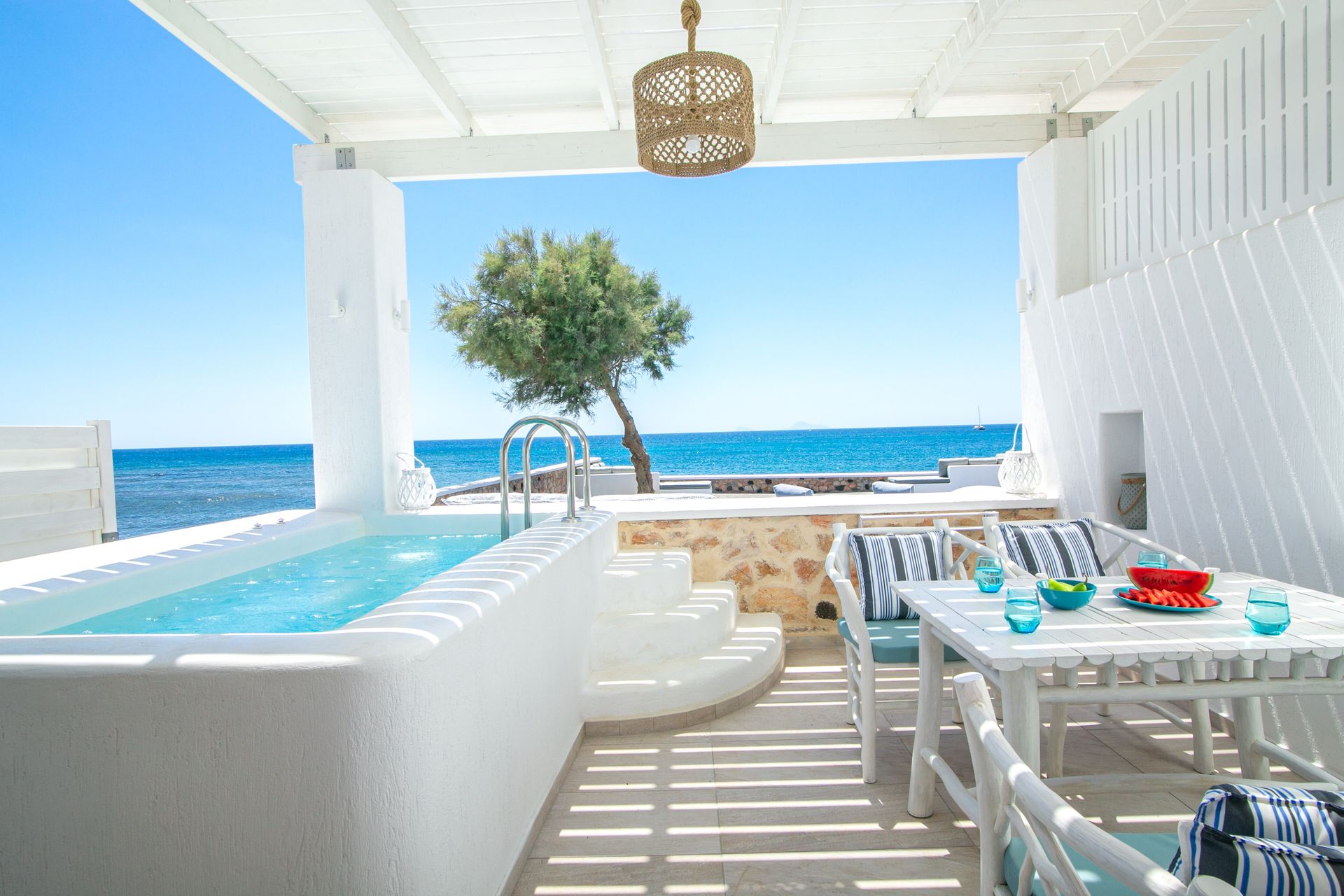 Luxury two bedroom suite with private hot tub and beach front