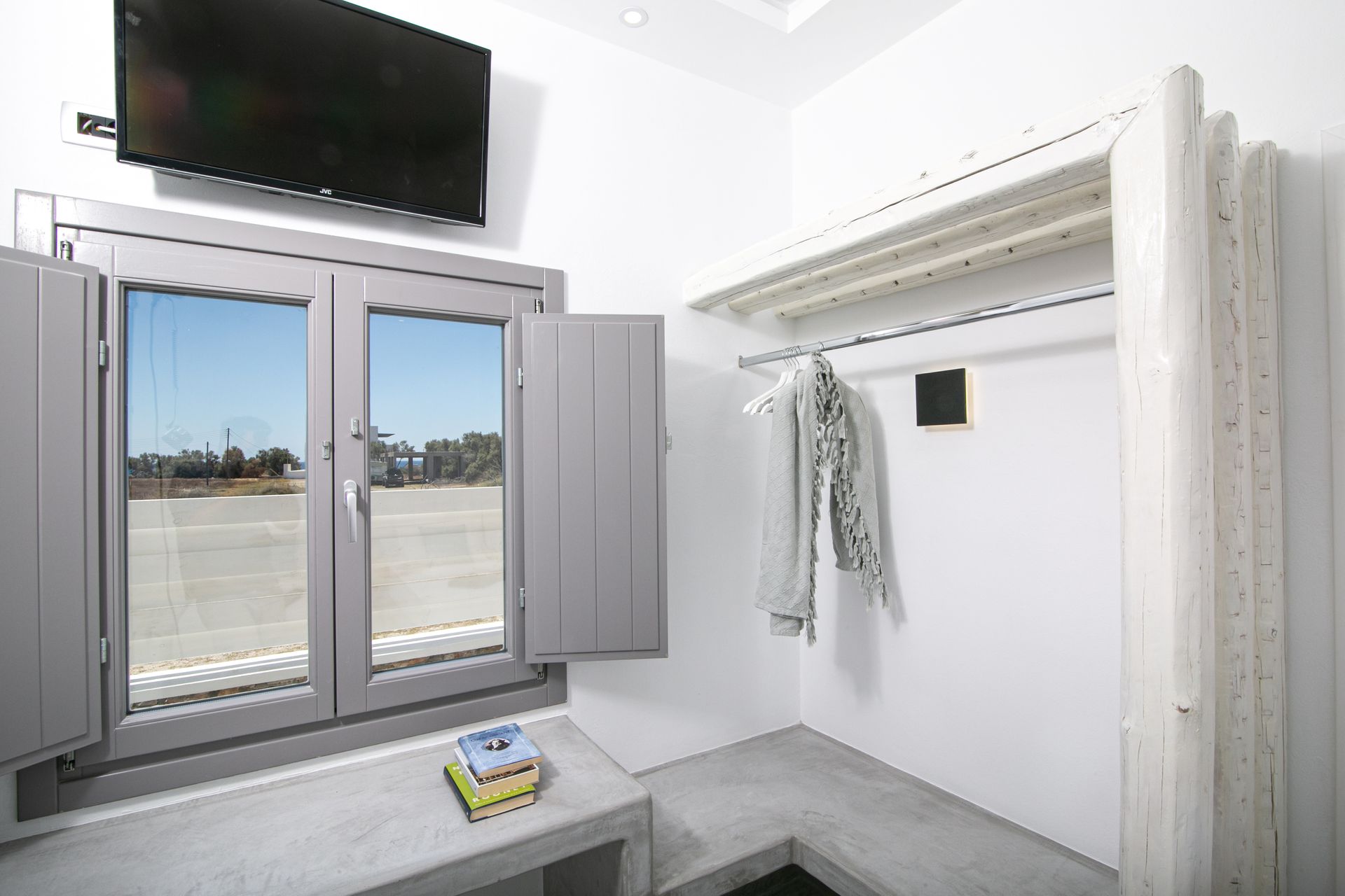 Luxury two bedroom suite with private hot tub and beach front