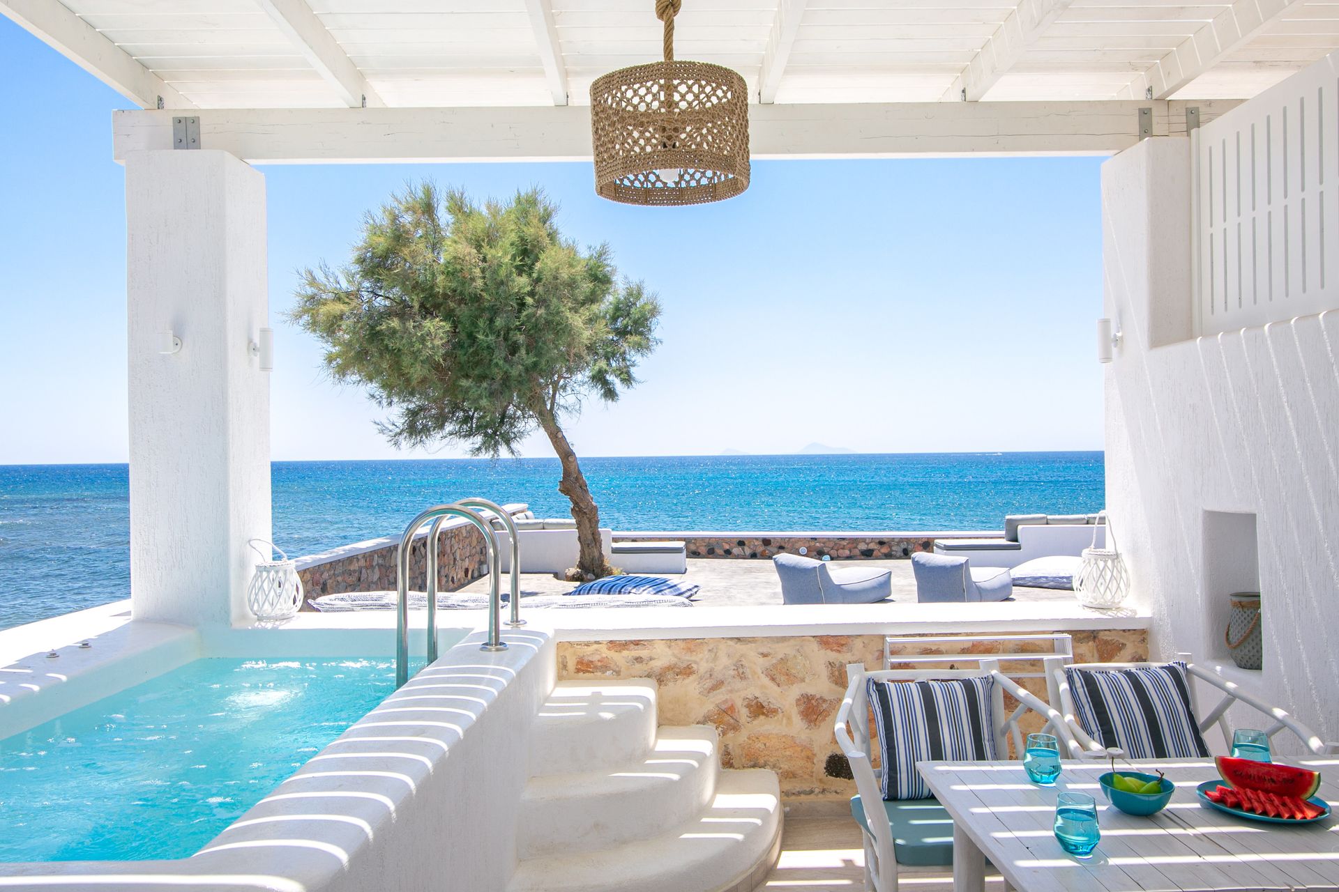 Luxury two bedroom suite with private hot tub and beach front