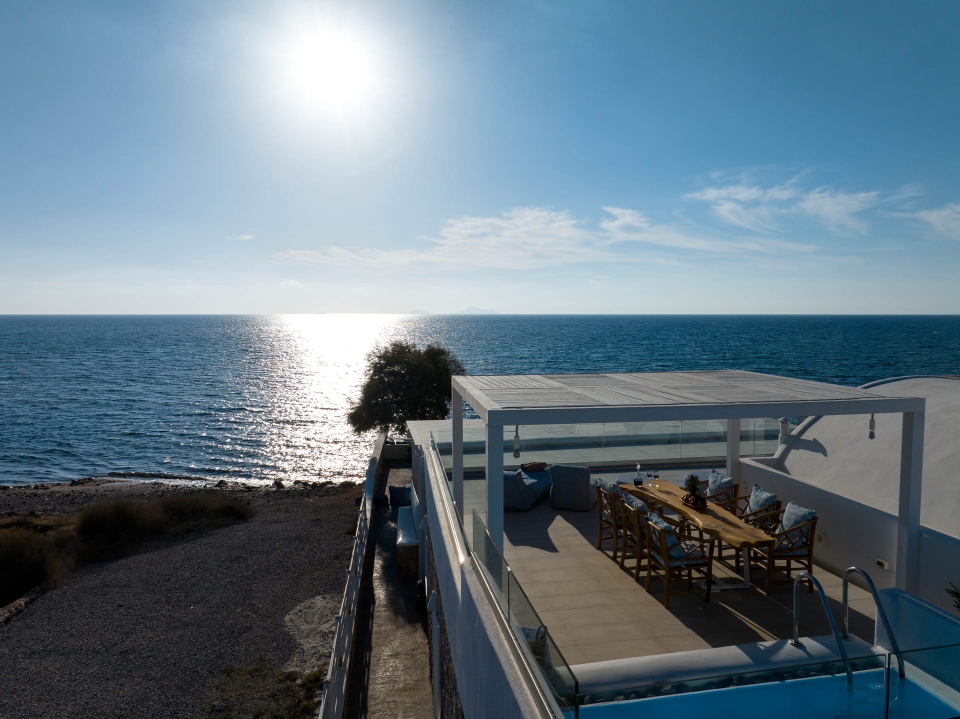 Executive Duplex Three Bedroom Villa with two hot tubs and beach front