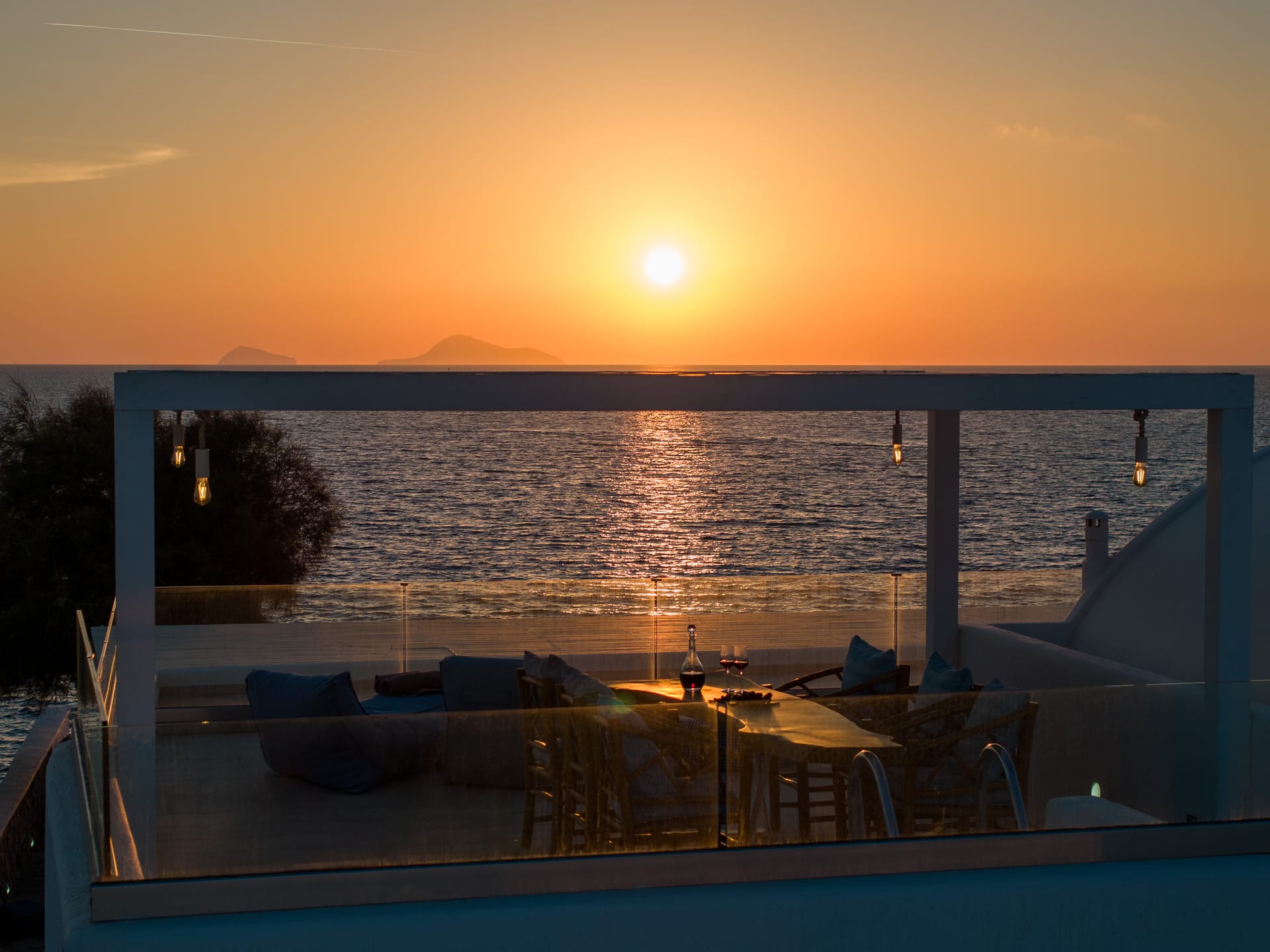 Executive Duplex Three Bedroom Villa with two hot tubs and beach front