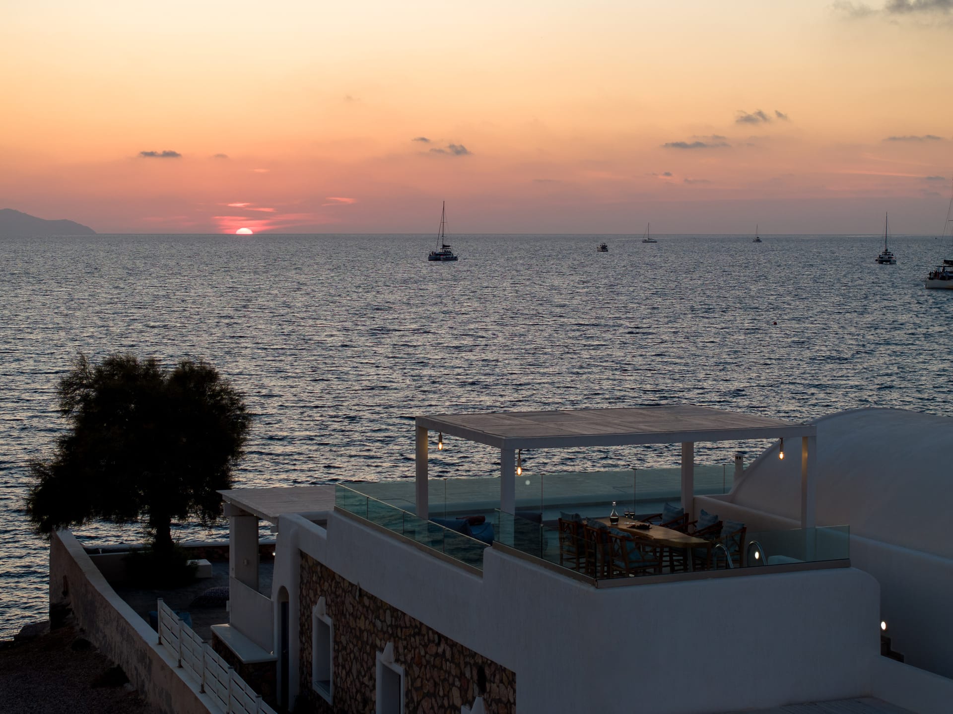 Executive Duplex Three Bedroom Villa with two hot tubs and beach front