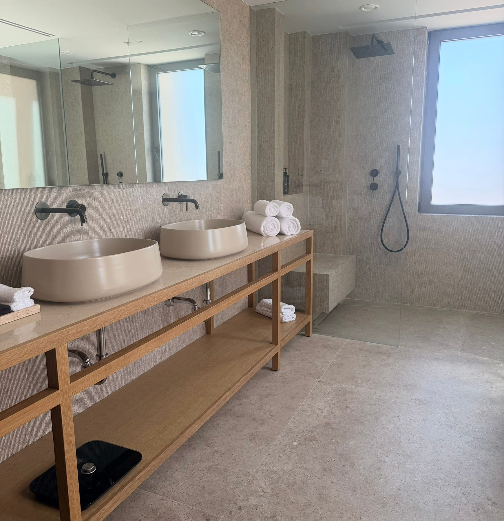 Akrotiri Suite