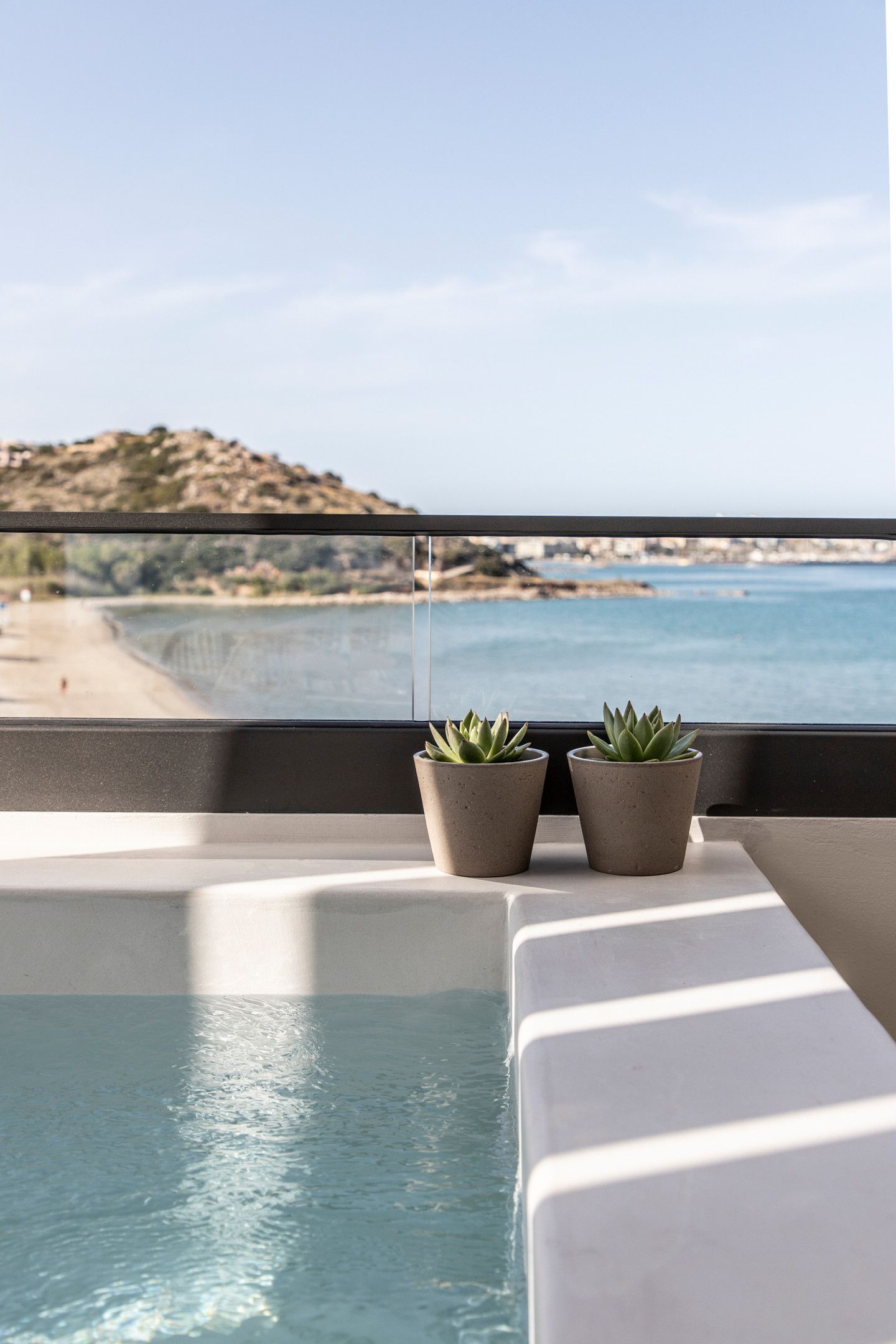 Breeze Suite Outdoor Plunge Pool Sea view