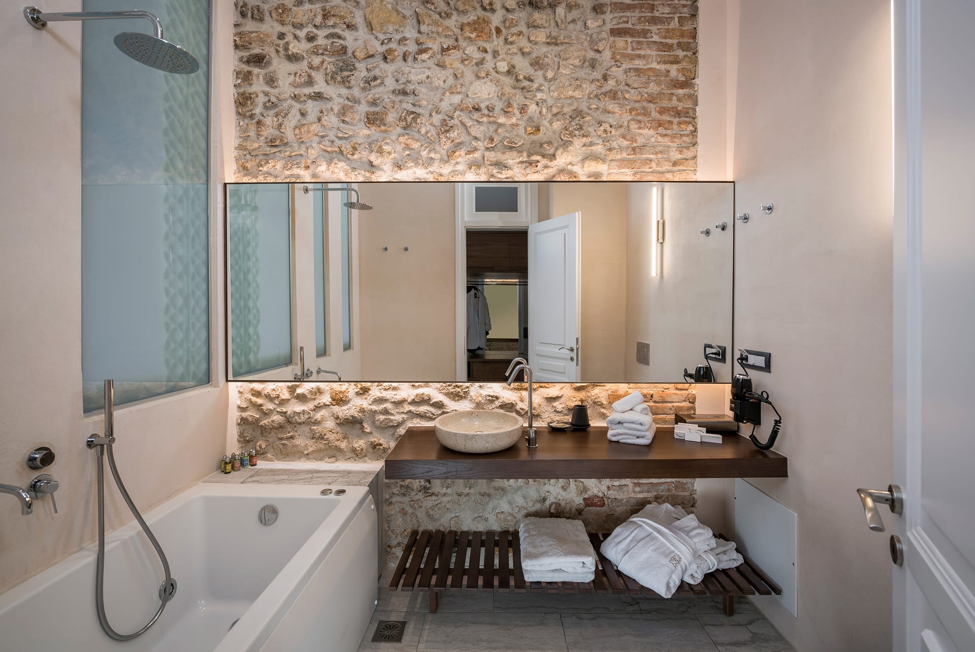 Junior Suite Old Town View [Elements]