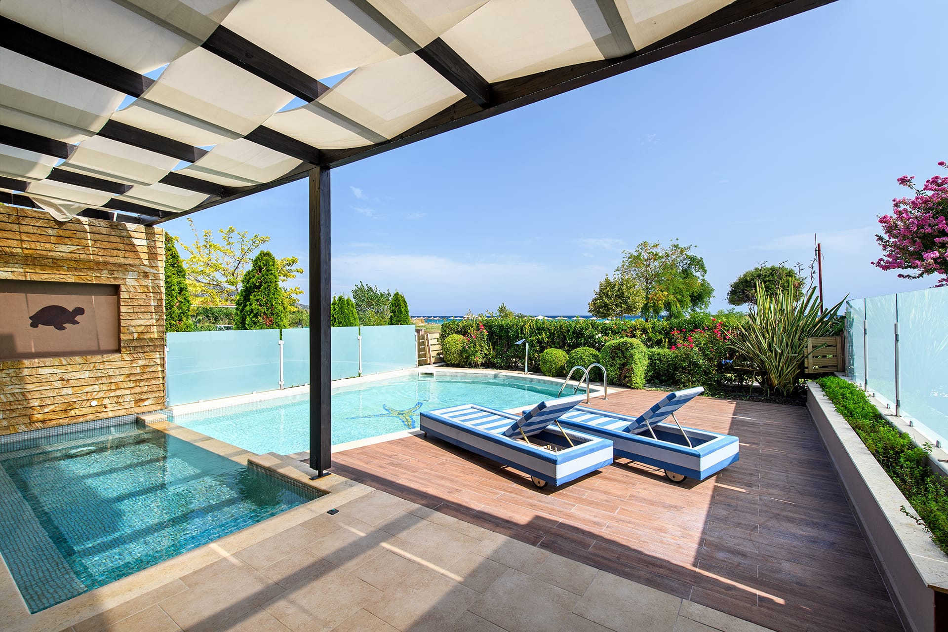 Family Suite with 2 Bedrooms Sea View and Private Pool