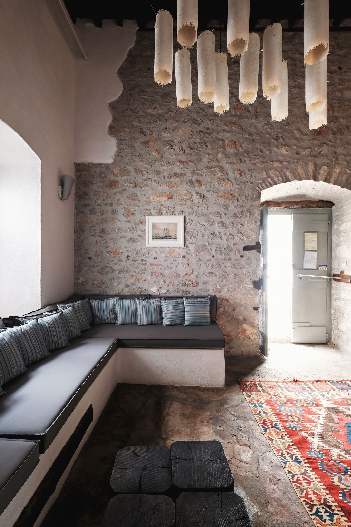 Keresbino Hydra Manor House