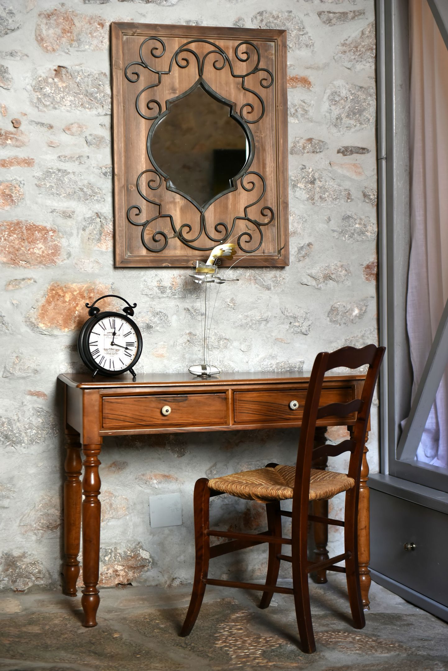 Keresbino Hydra Manor House