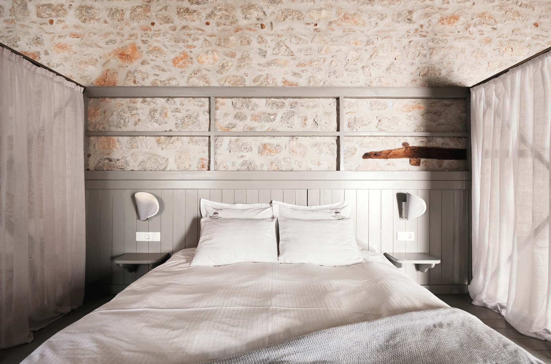 Keresbino Hydra Manor House