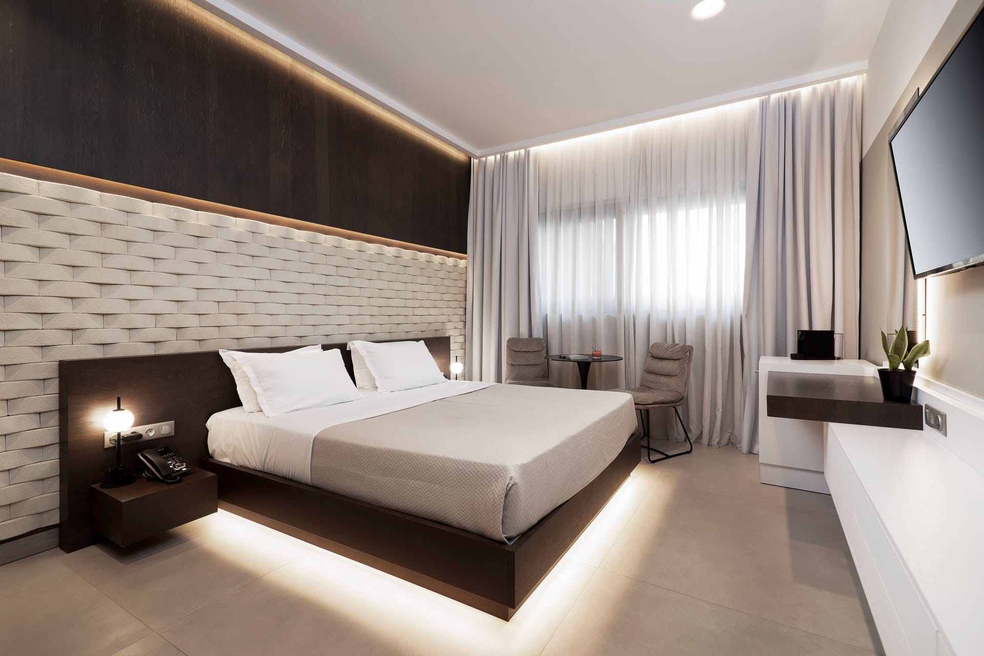 Deluxe Brown Accessible room