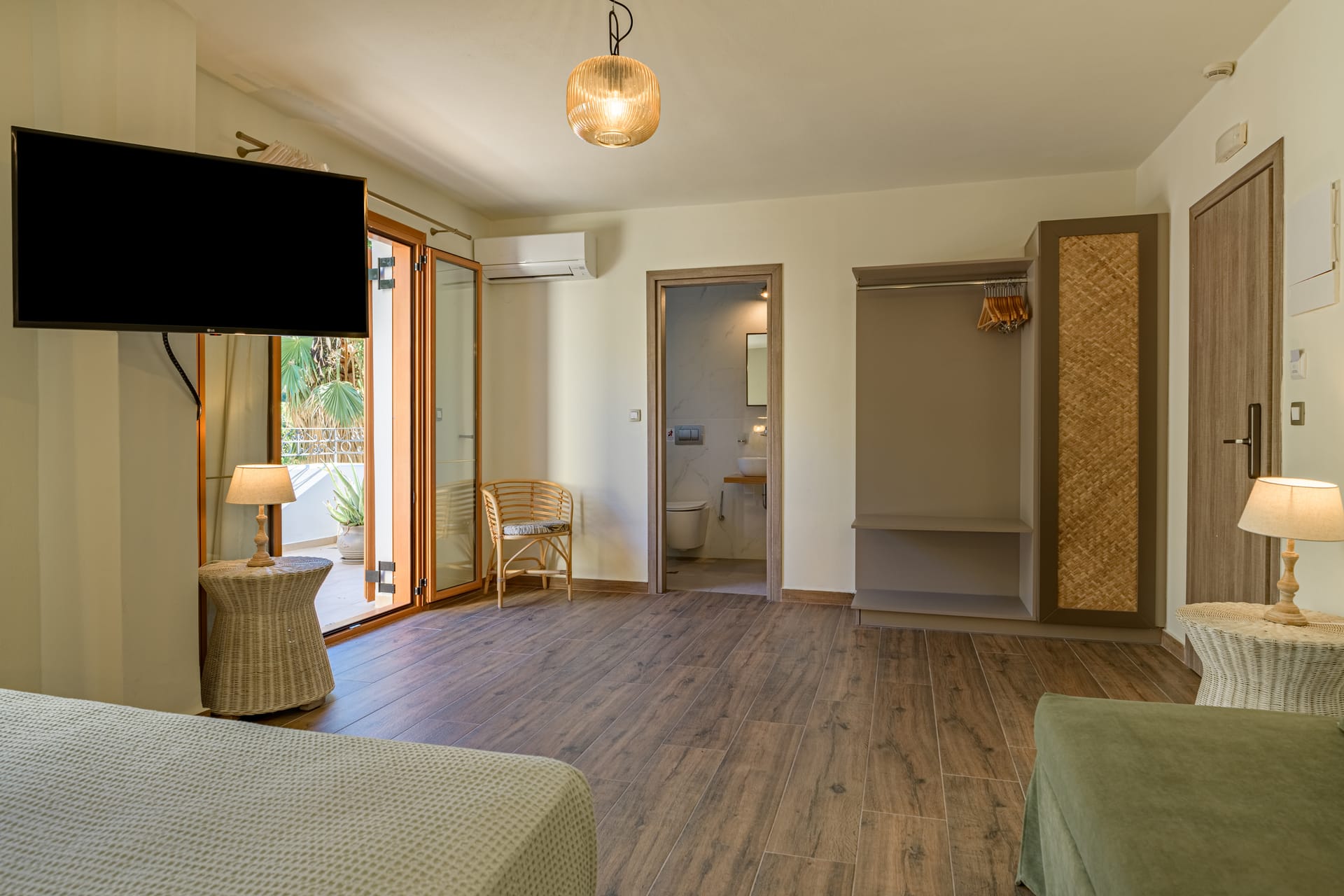 Deluxe suite with Mountain view