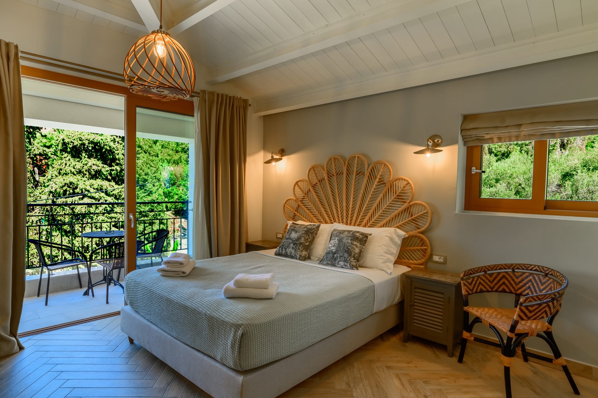 Deluxe suite with Partial Sea view