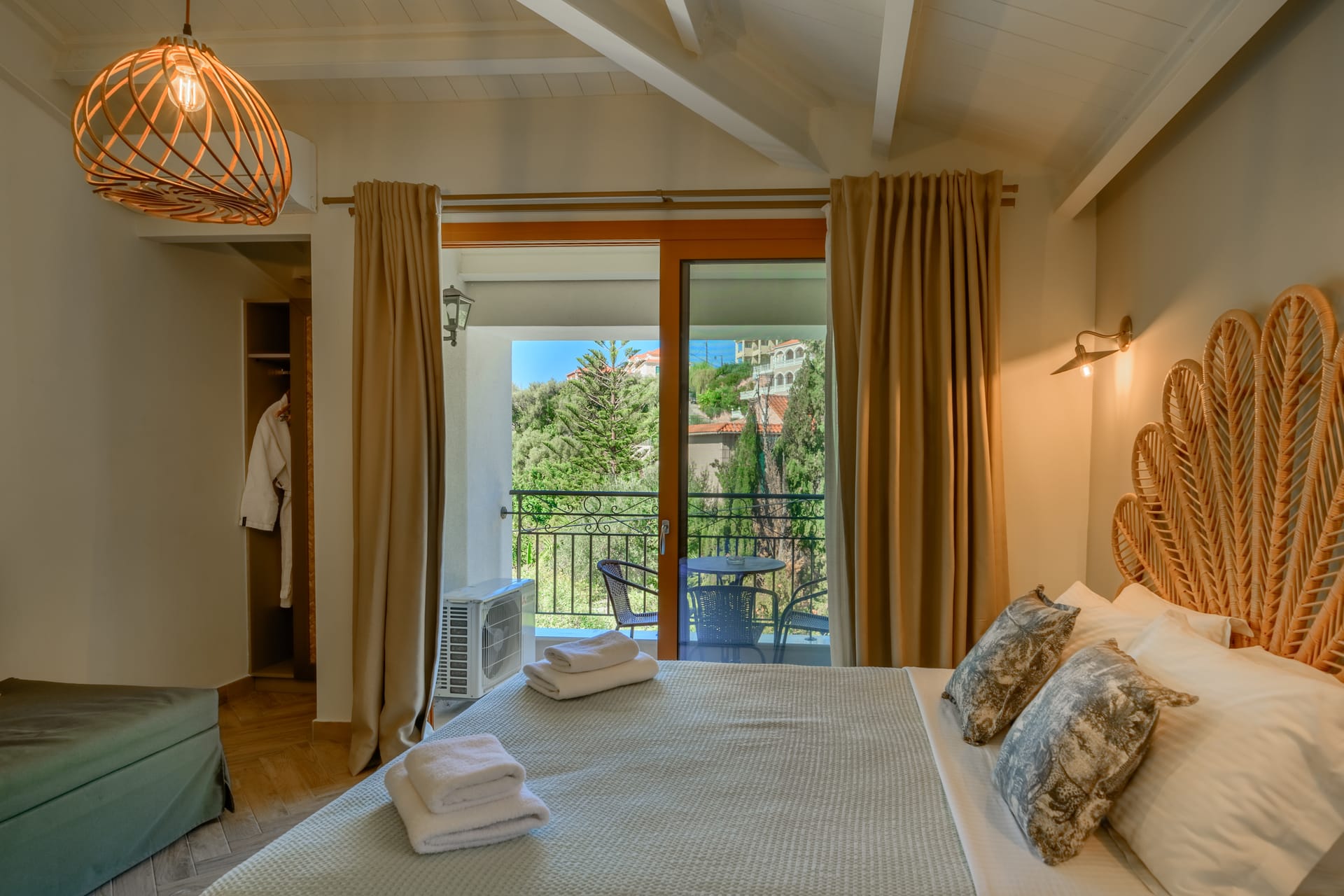 Deluxe suite with Partial Sea view