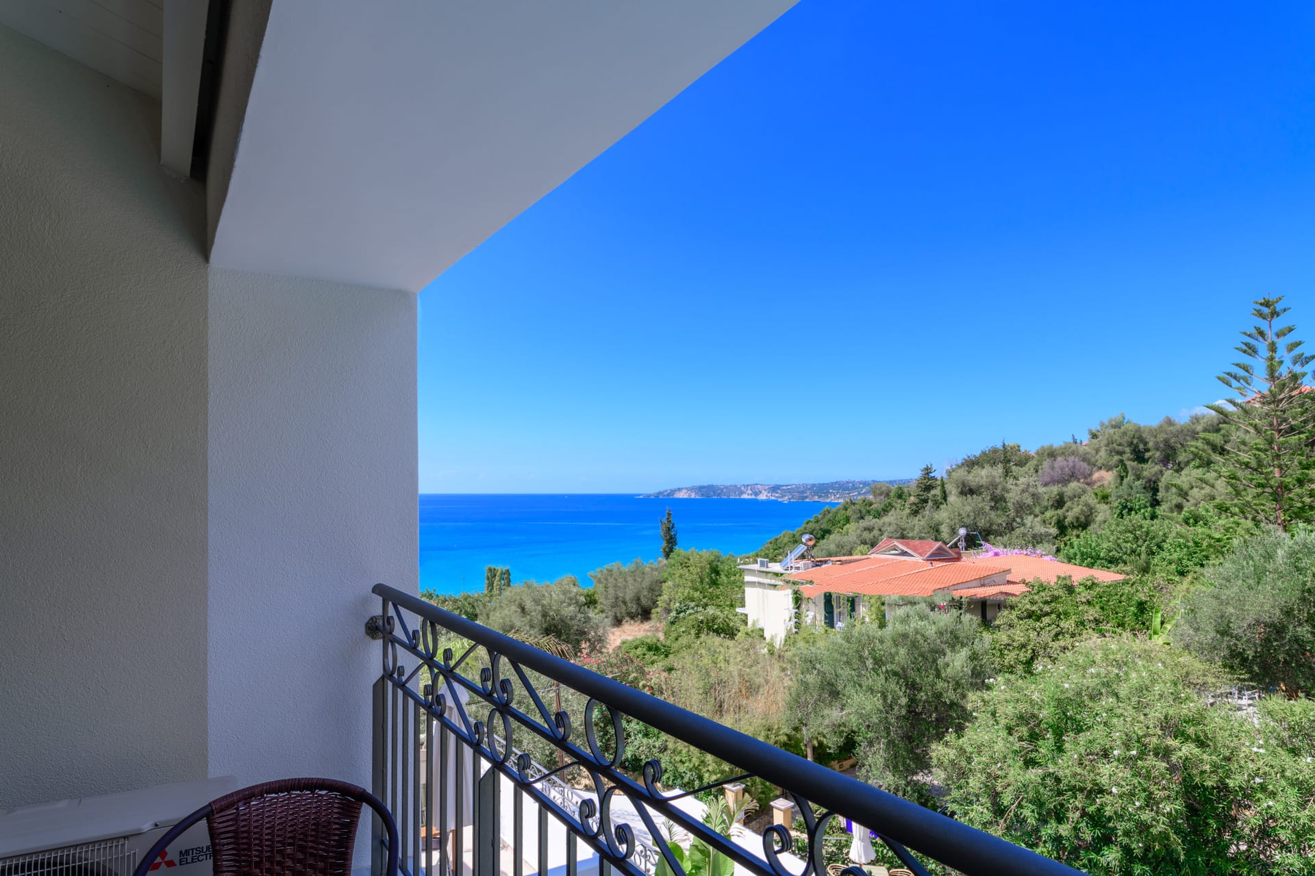 Deluxe suite with Partial Sea view