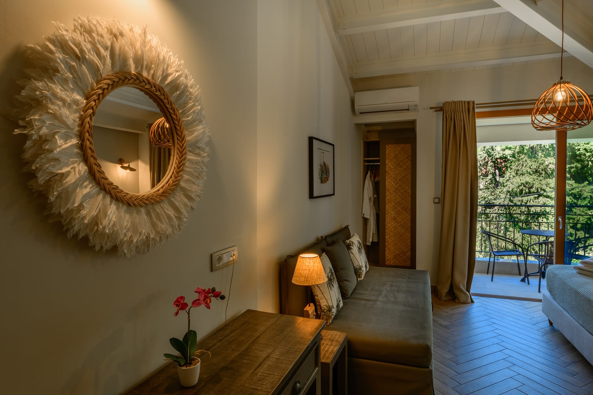 Deluxe suite with Partial Sea view