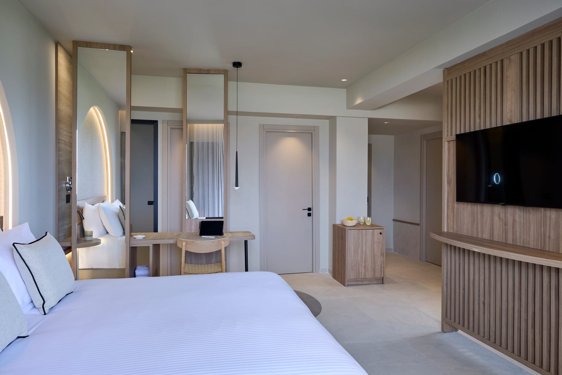 Deluxe Family Suite Side Sea View