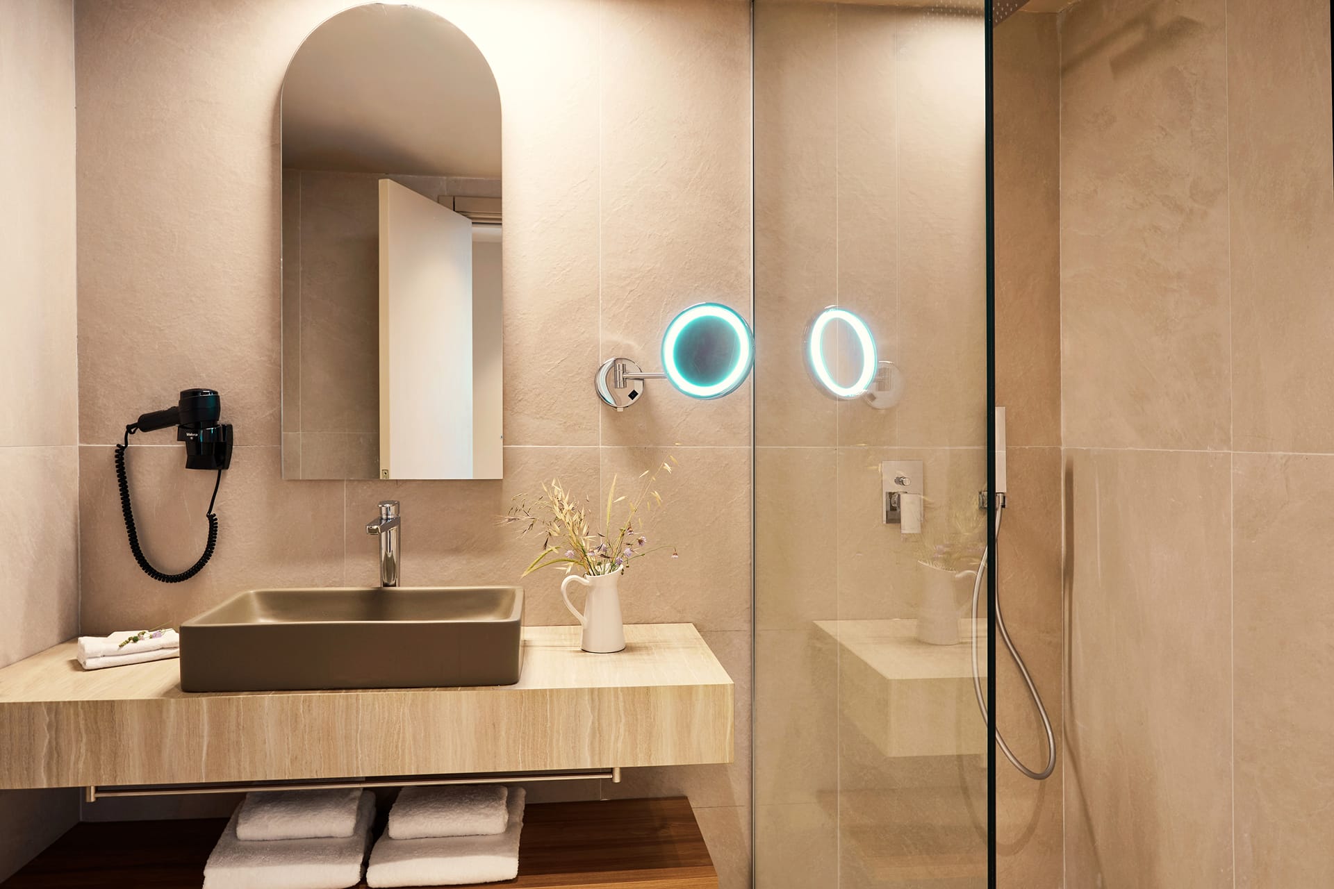 Deluxe Family Suite Side Sea View