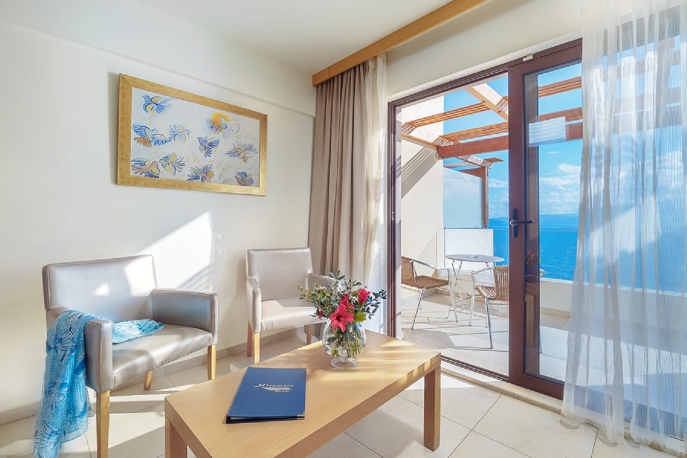 Frontal Deluxe Room with Sea View