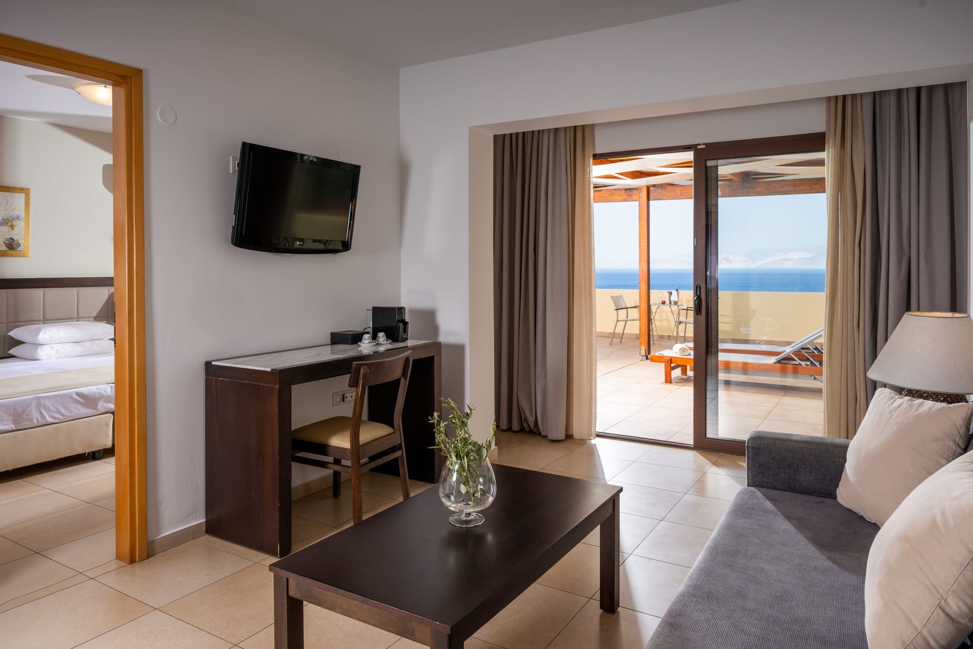 Suite with Sea View &amp; Outdoor Jacuzzi