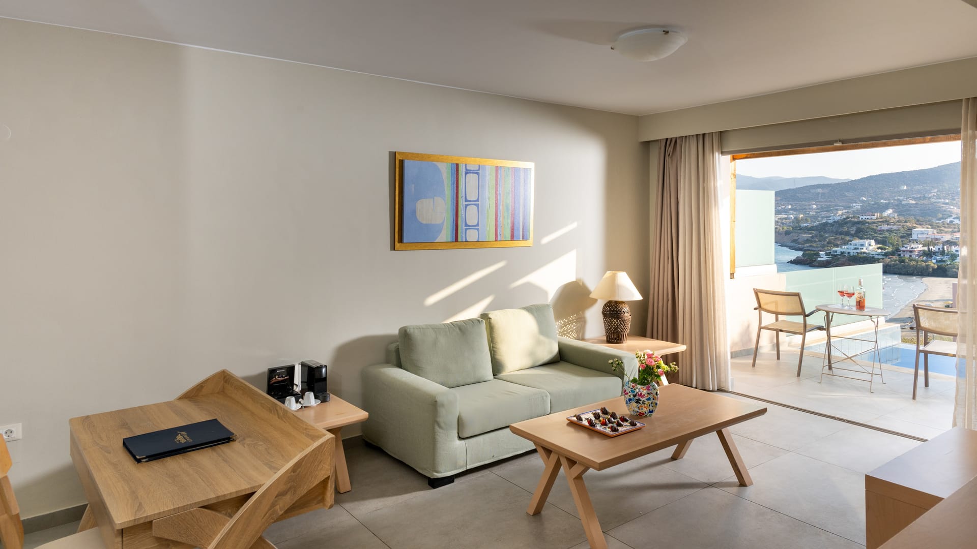 Suite with Side Sea View &amp; Private Pool