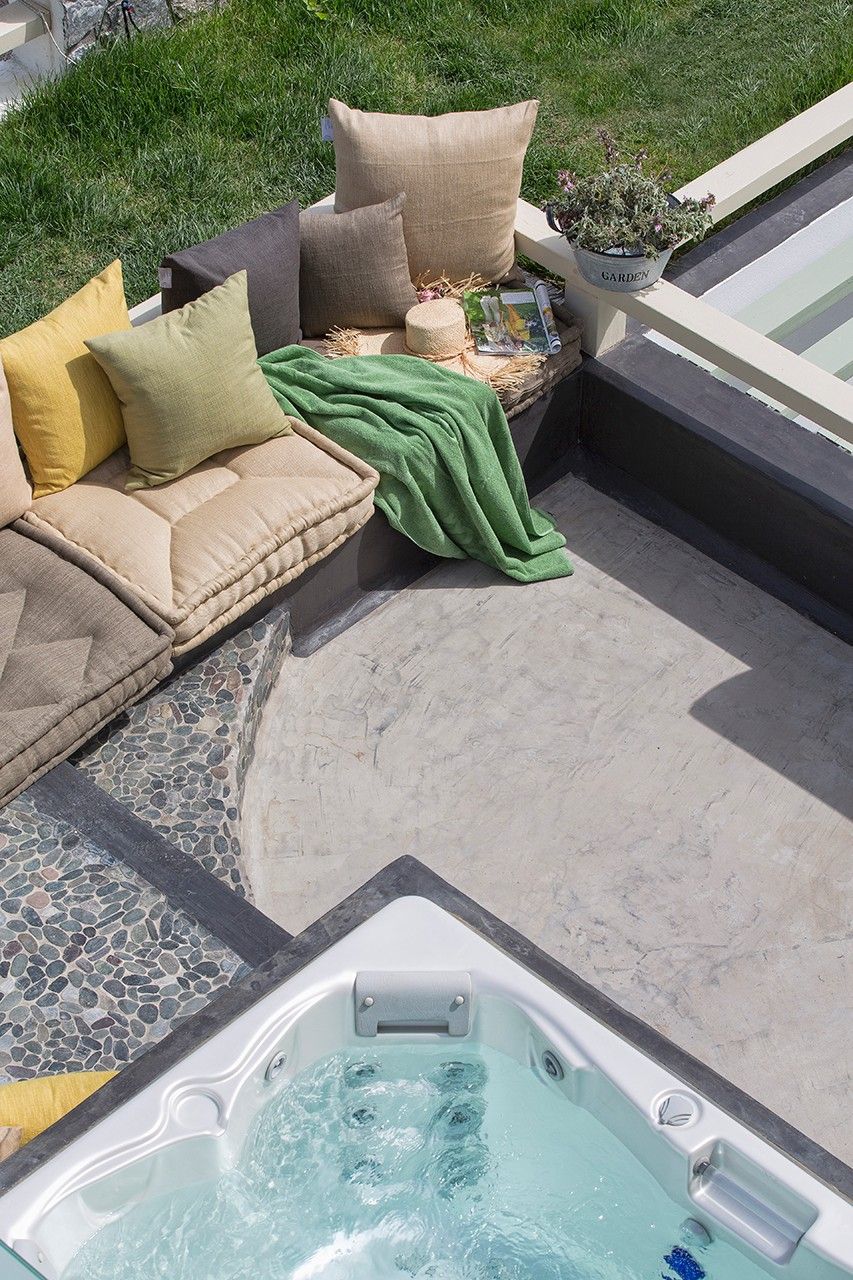 Villa Bianca with Outdoor Jacuzzi