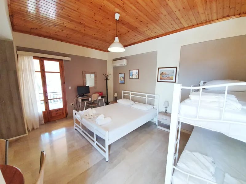 QUADRUPLE ROOM WITH BUNK AND GARDEN VIEW