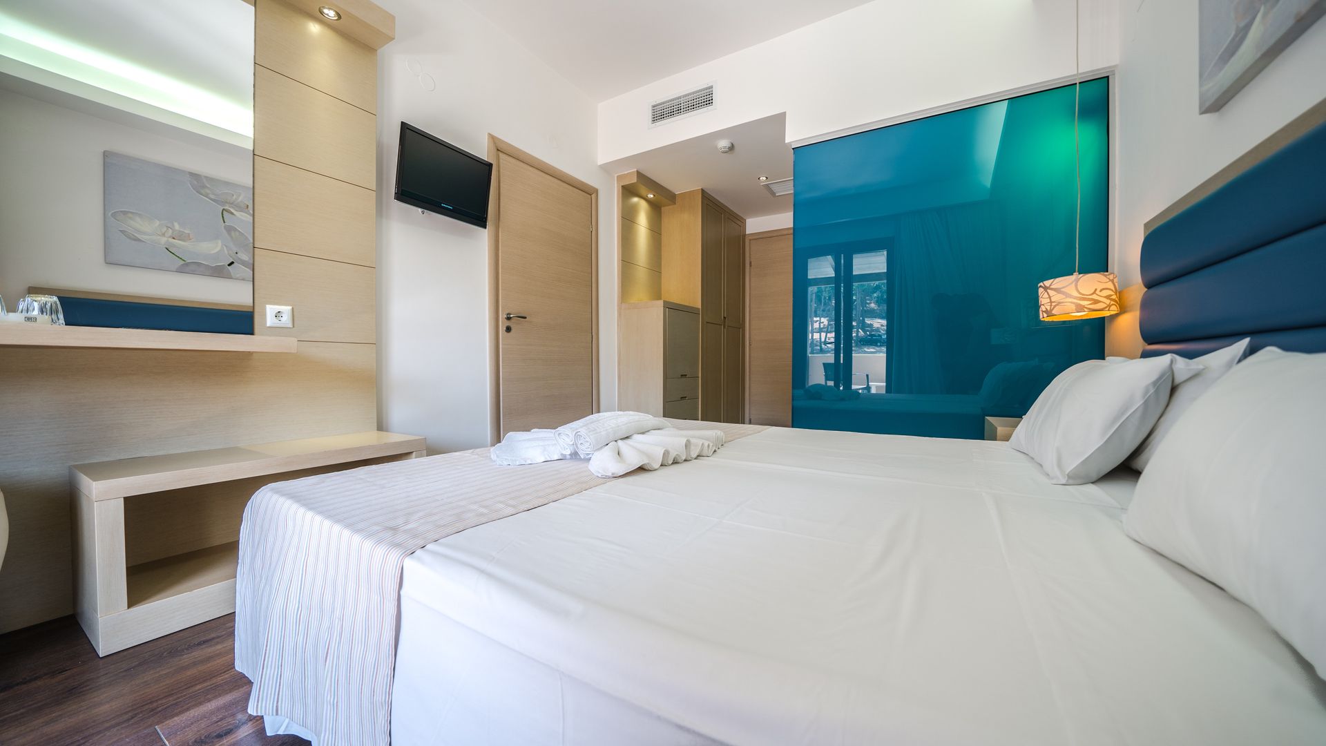 Standard Room with Mountain View