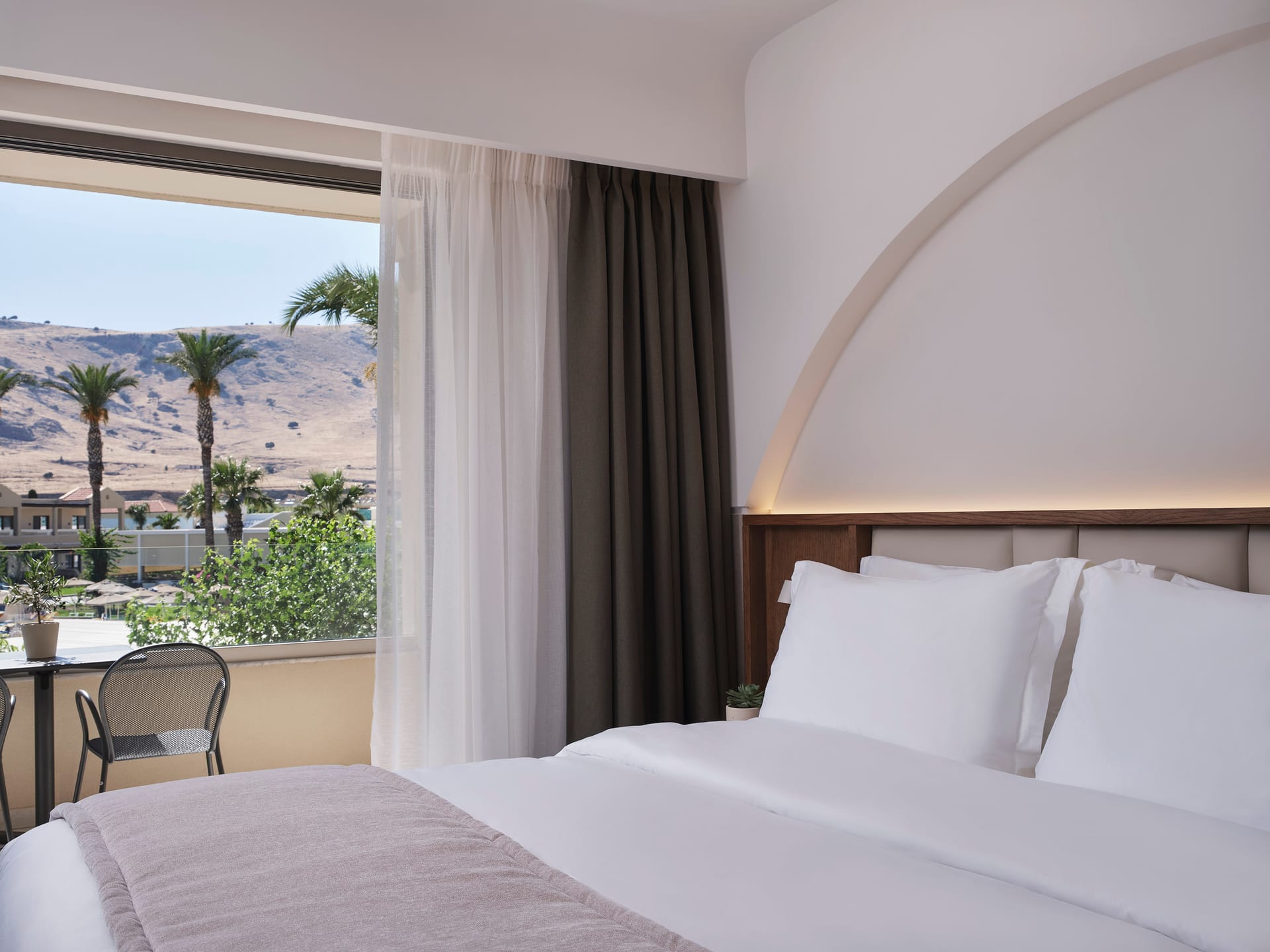 Family Suite with 2 Separate Bedrooms &amp; Garden View