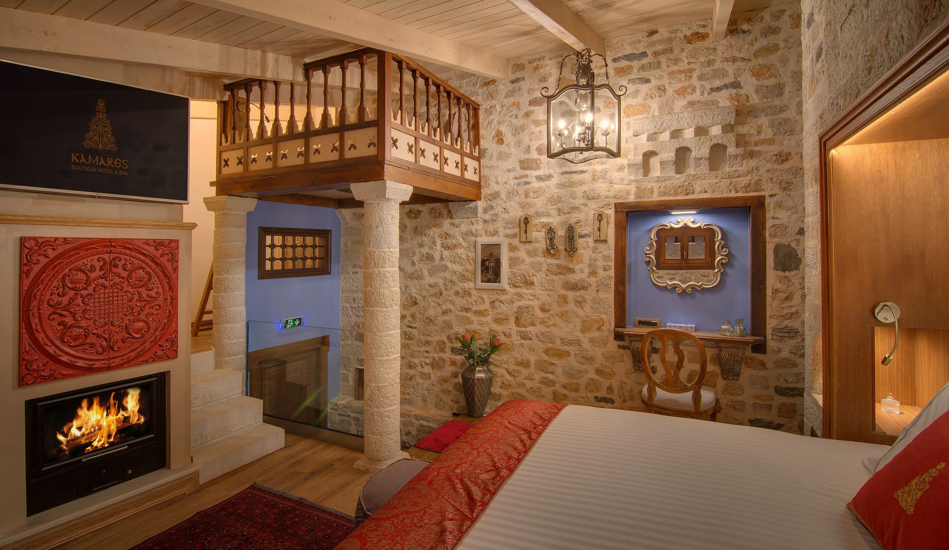 Byzantine Queen Room with Fireplace & Balcony | Οντάς του Σίνα