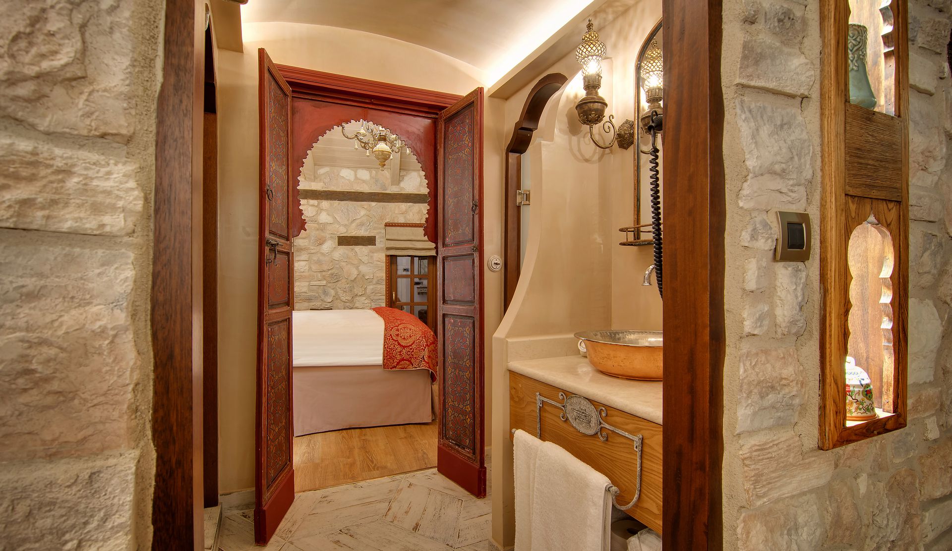 Executive Suite with Fireplace | Αβερώφειο