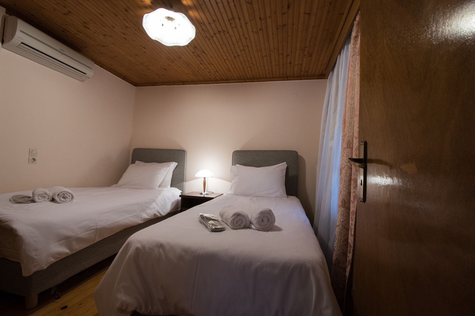 Superior Apartment | Brown 