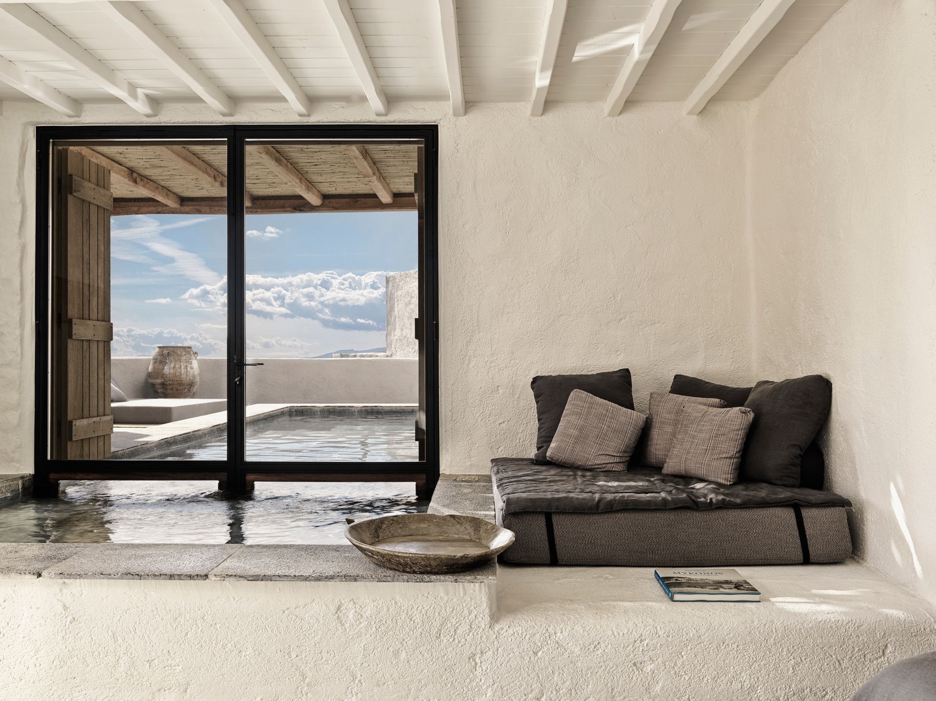 Nomad Suite Sea View with Private Pool &amp; Yard