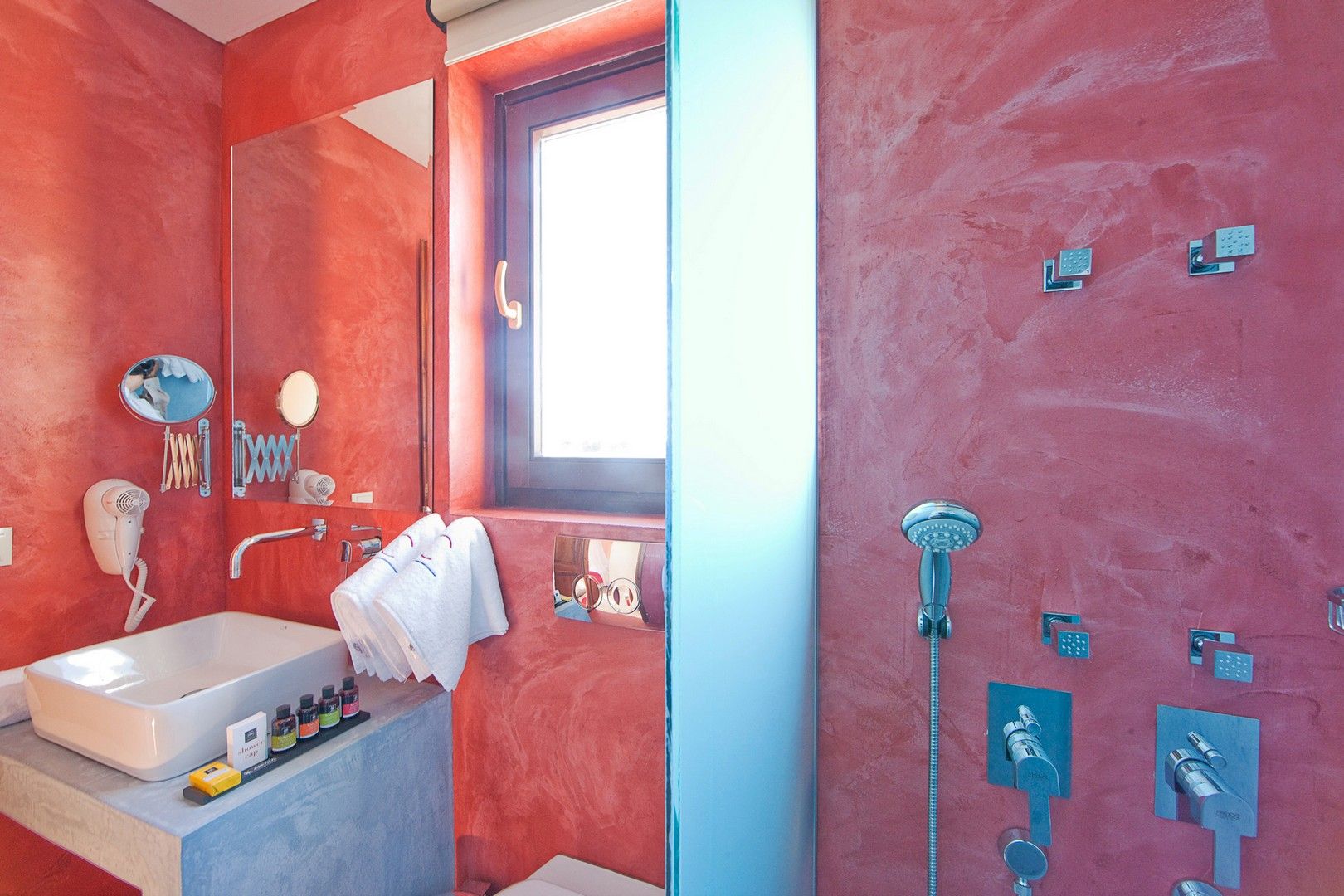 Master Suite with Outdoor Hot Tub “Forms of Light”