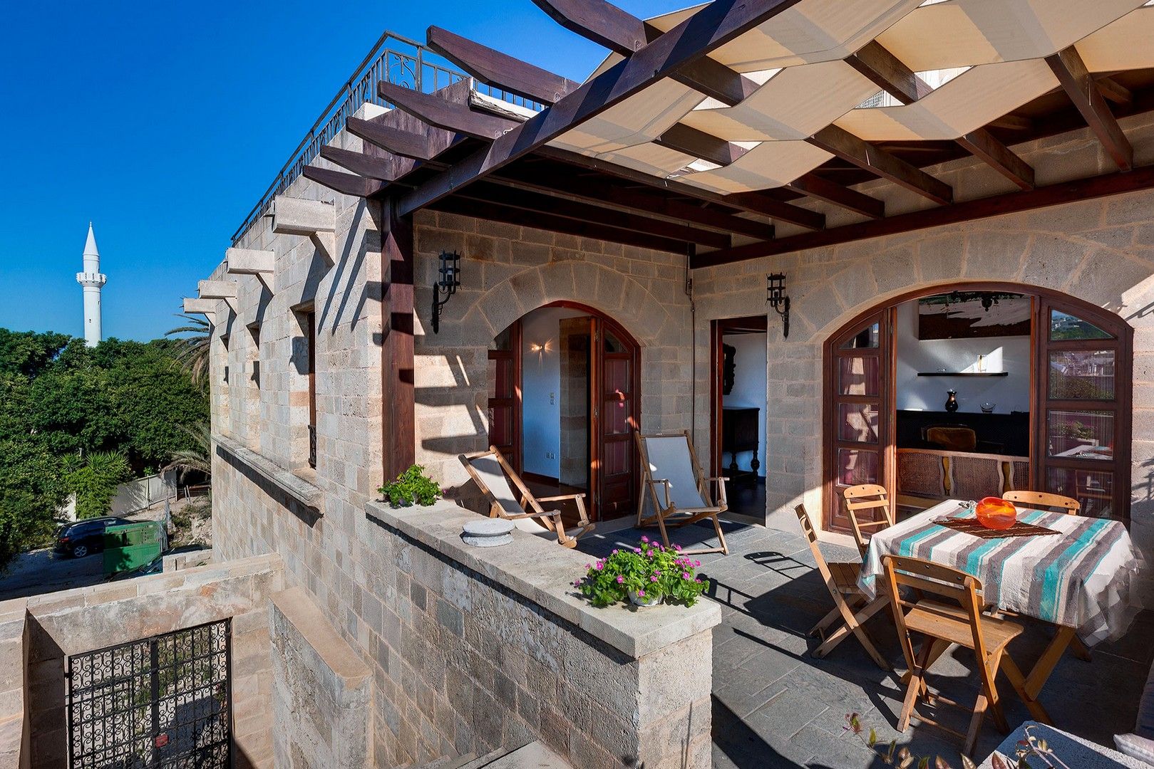 Medieval Villa with Outdoor Hot Tub "Places in Suspension"