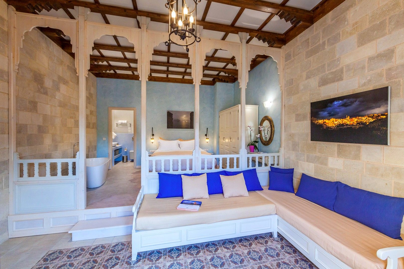 Grand Suite with Private Garden and Outdoor Hot Tub “Panselinos”
