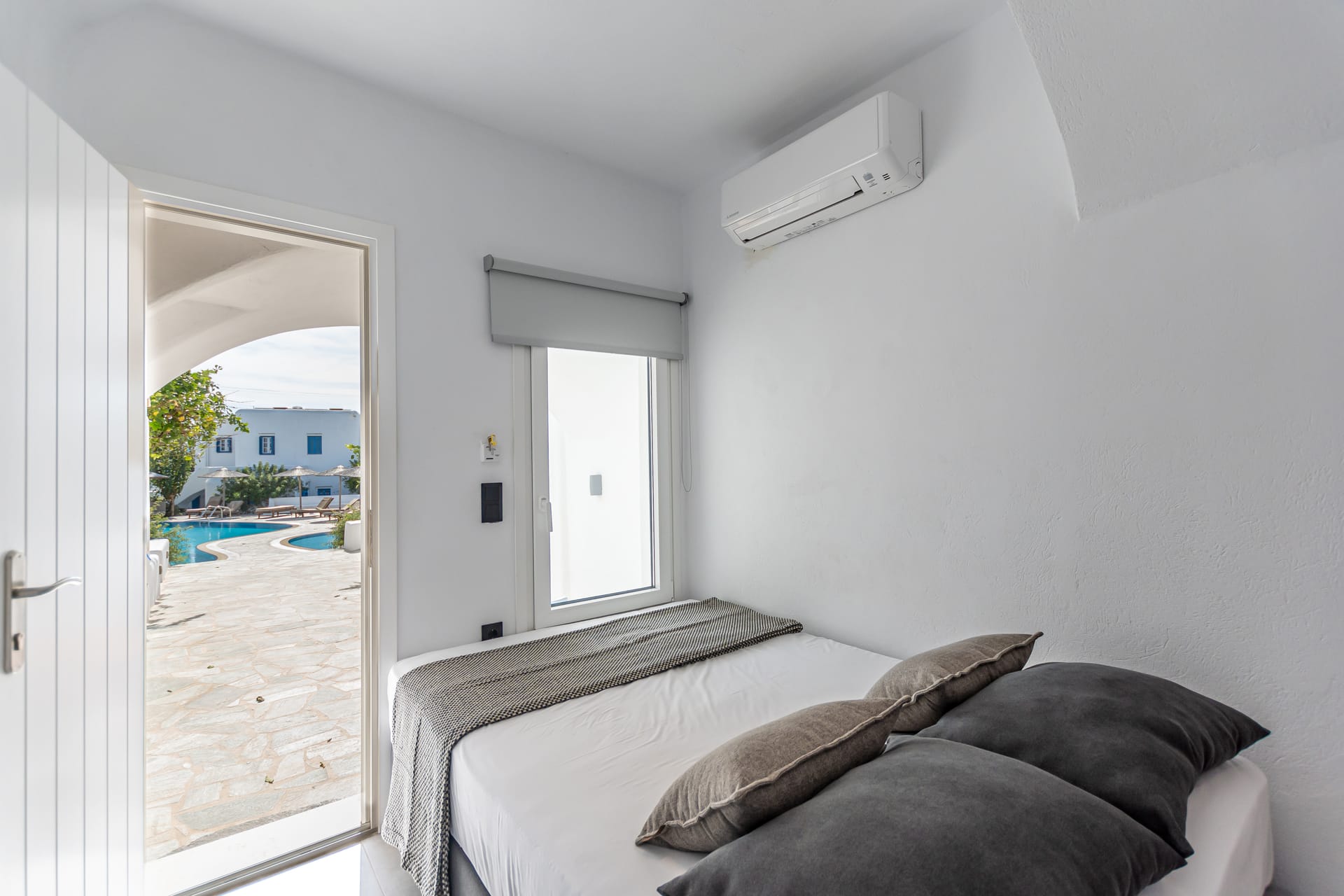 Deluxe Single room with Pool View