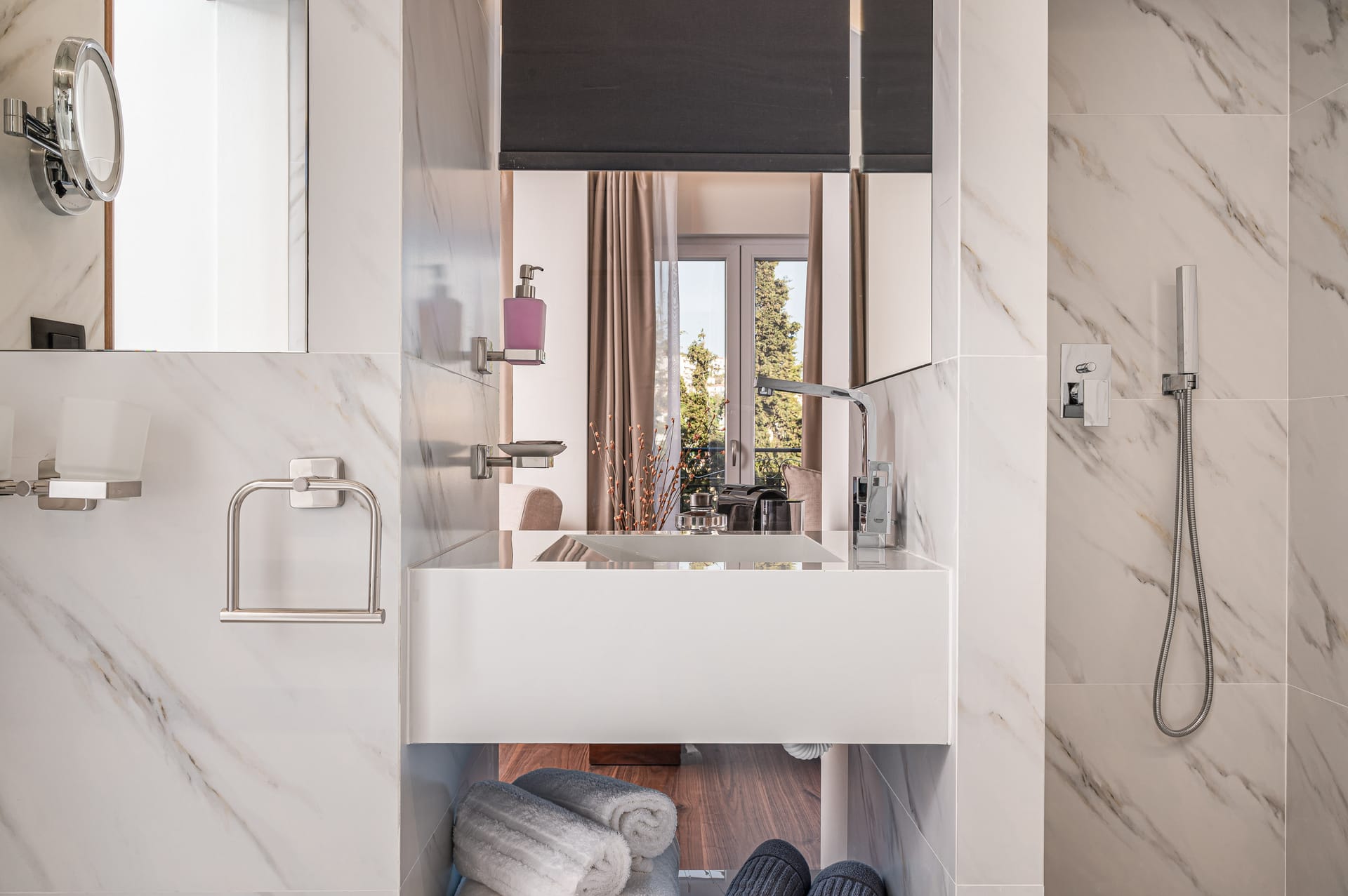 One Bedroom Junior Suite with Side Sea View 34 m²