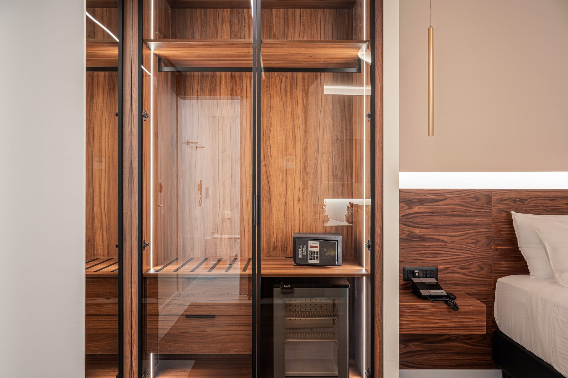 One Bedroom Junior Suite with Side Sea View 34 m²