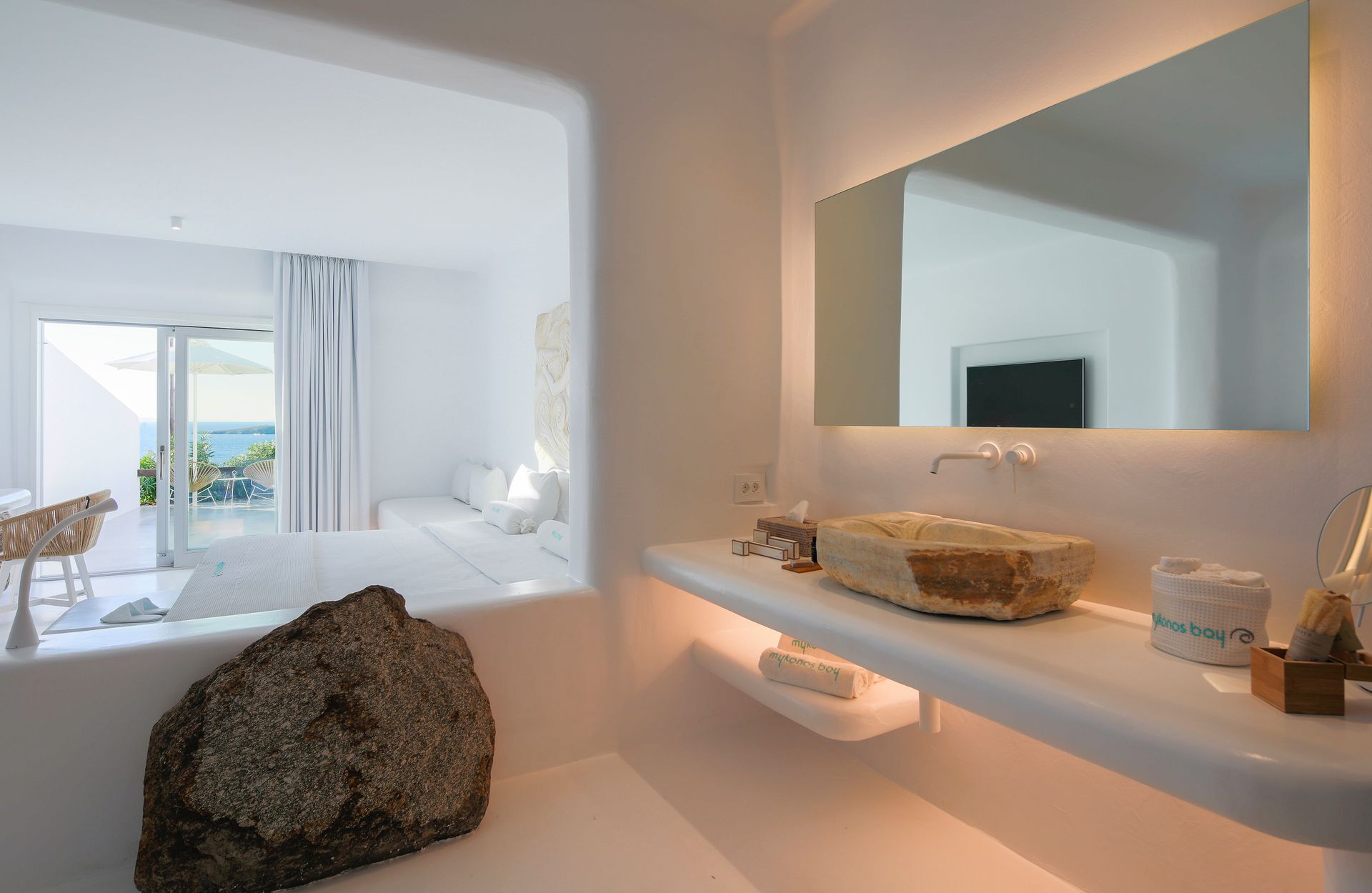 Private Luxury 2 Bedroom Art Suite with Outdoor Jacuzzi Sea View & Private Pool – Annex Building