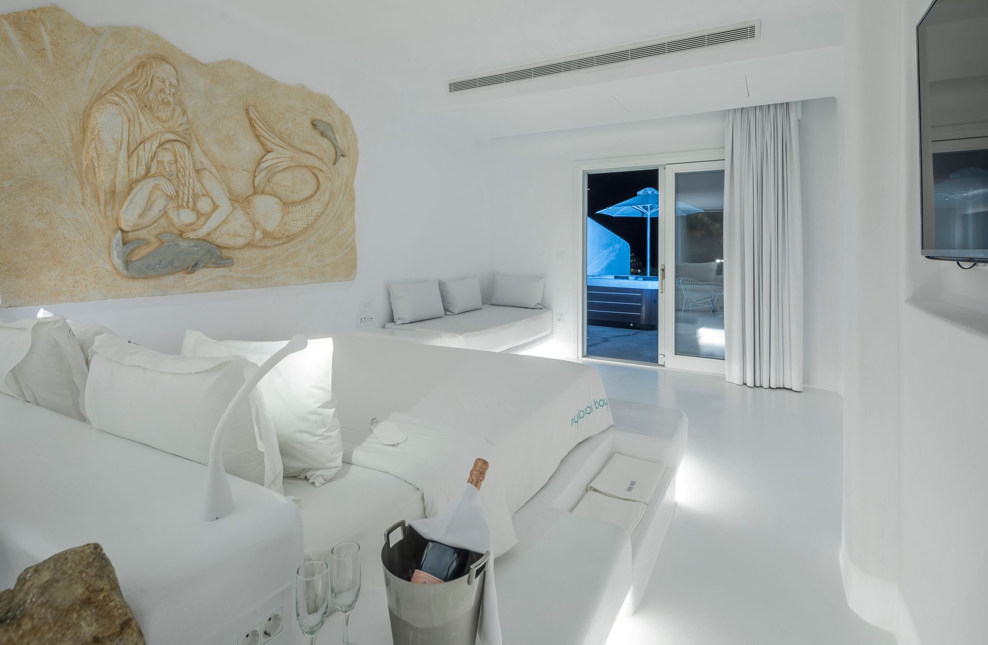 Private Luxury 2 Bedroom Art Suite with Outdoor Jacuzzi Sea View & Private Pool – Annex Building
