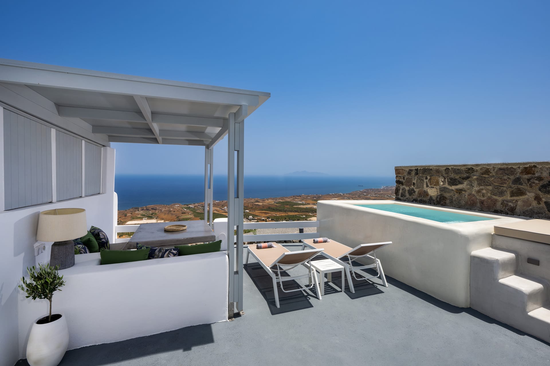 Superior Suites with heated plunge pool / jacuzzi & sea view