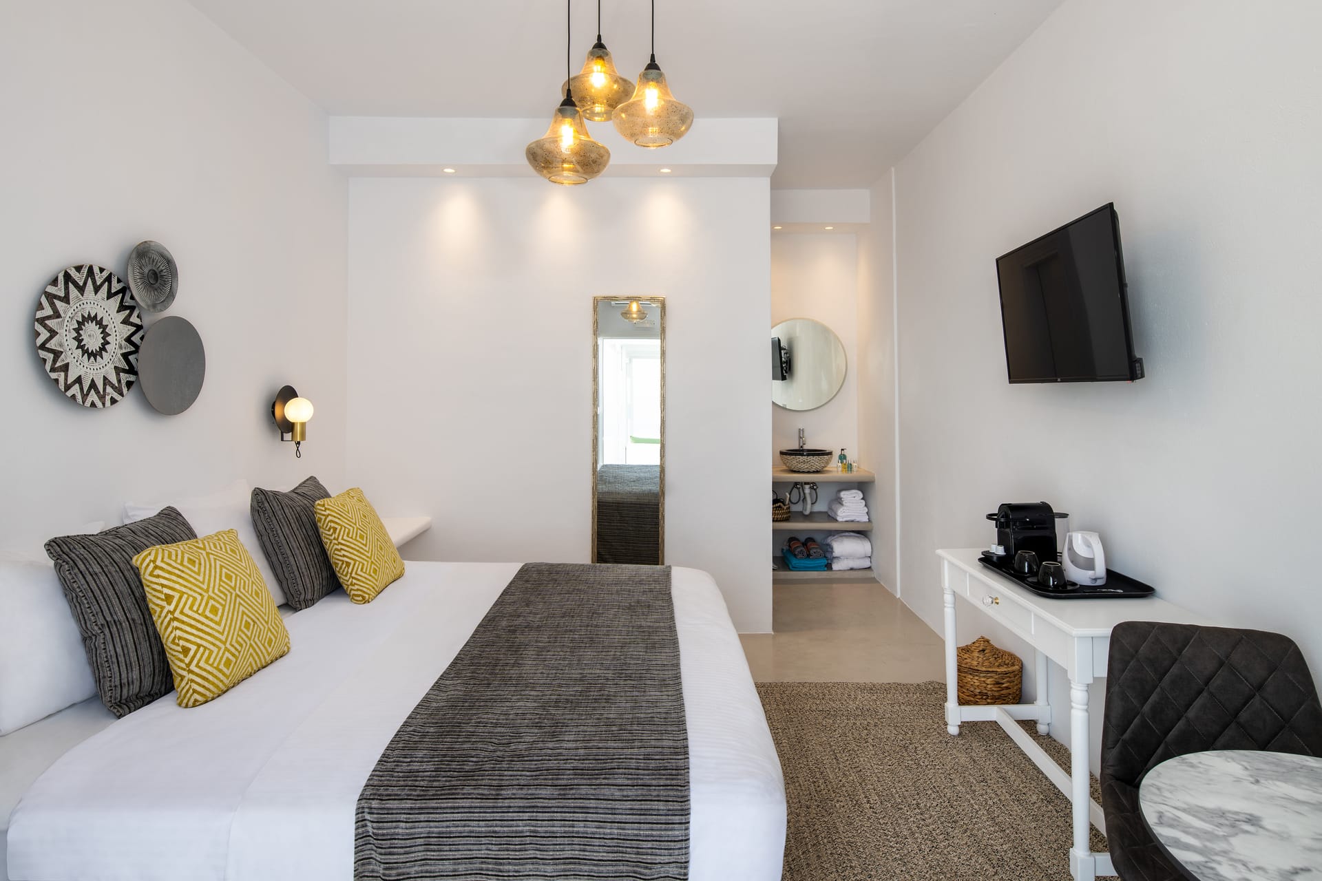 Superior Suites with heated plunge pool / jacuzzi & sea view