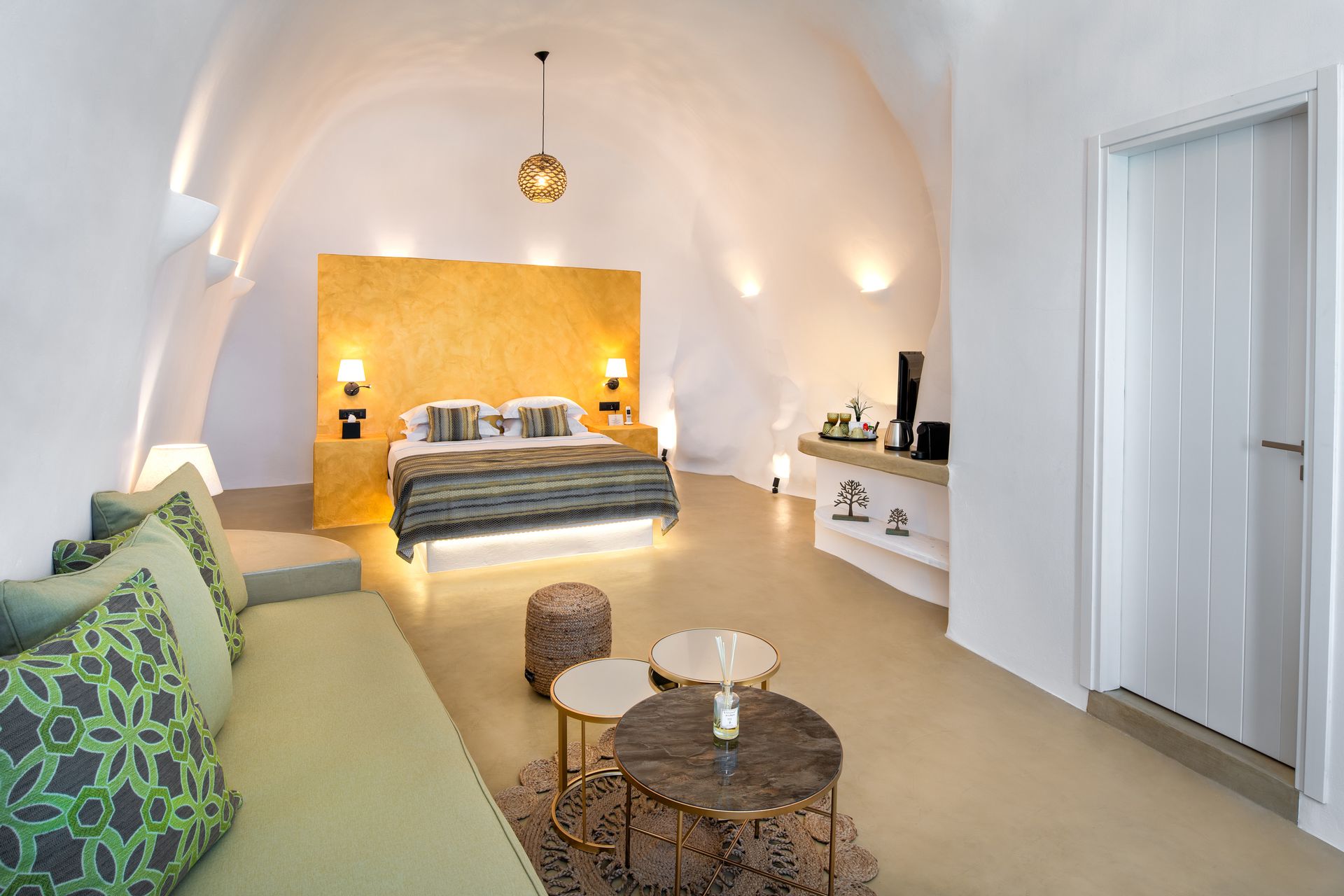 Superior Cave Suite with Private Pool &amp; Sea View | 2-3 Guests | 50-60sqm