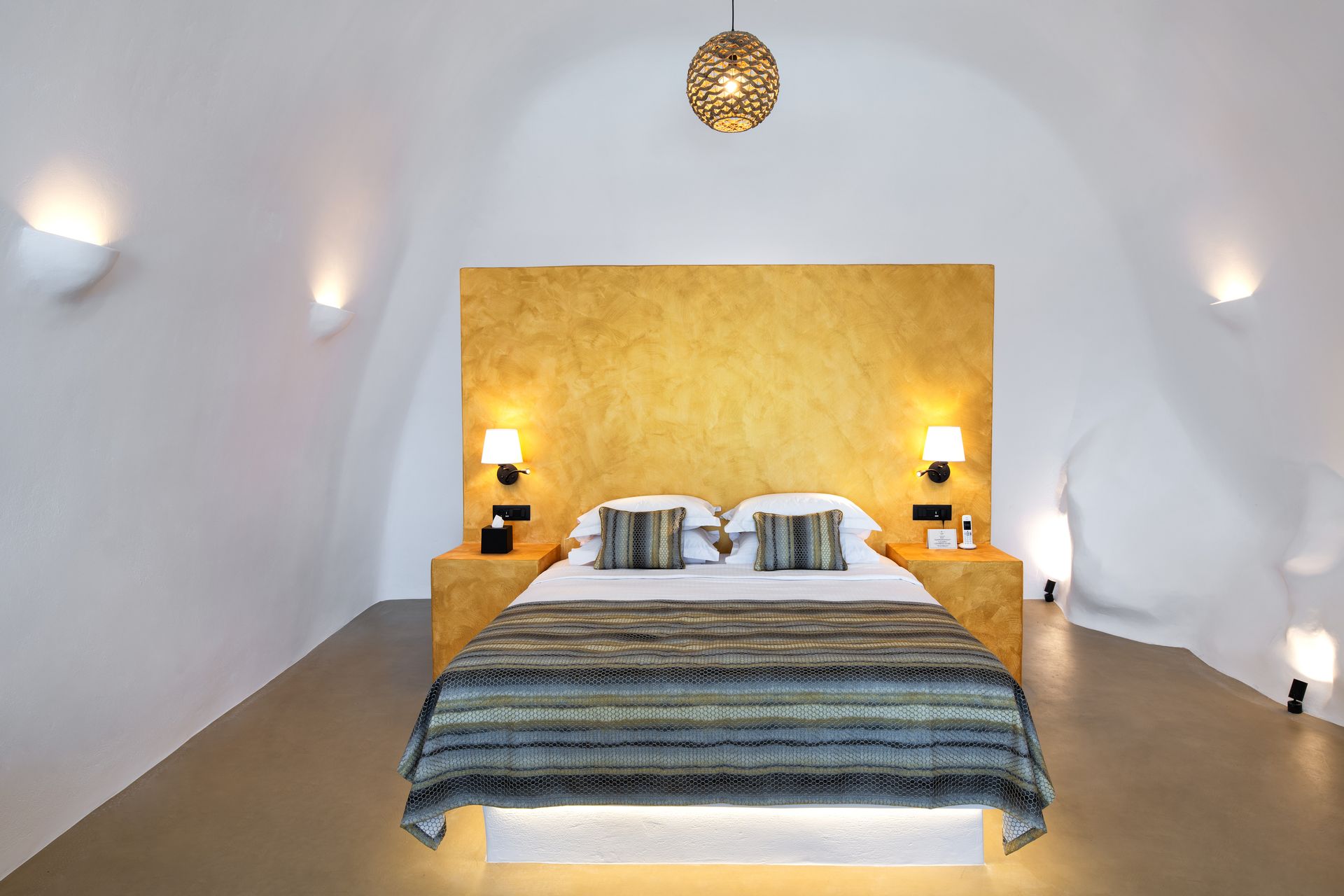 Superior Cave Suite with Private Pool &amp; Sea View | 2-3 Guests | 50-60sqm