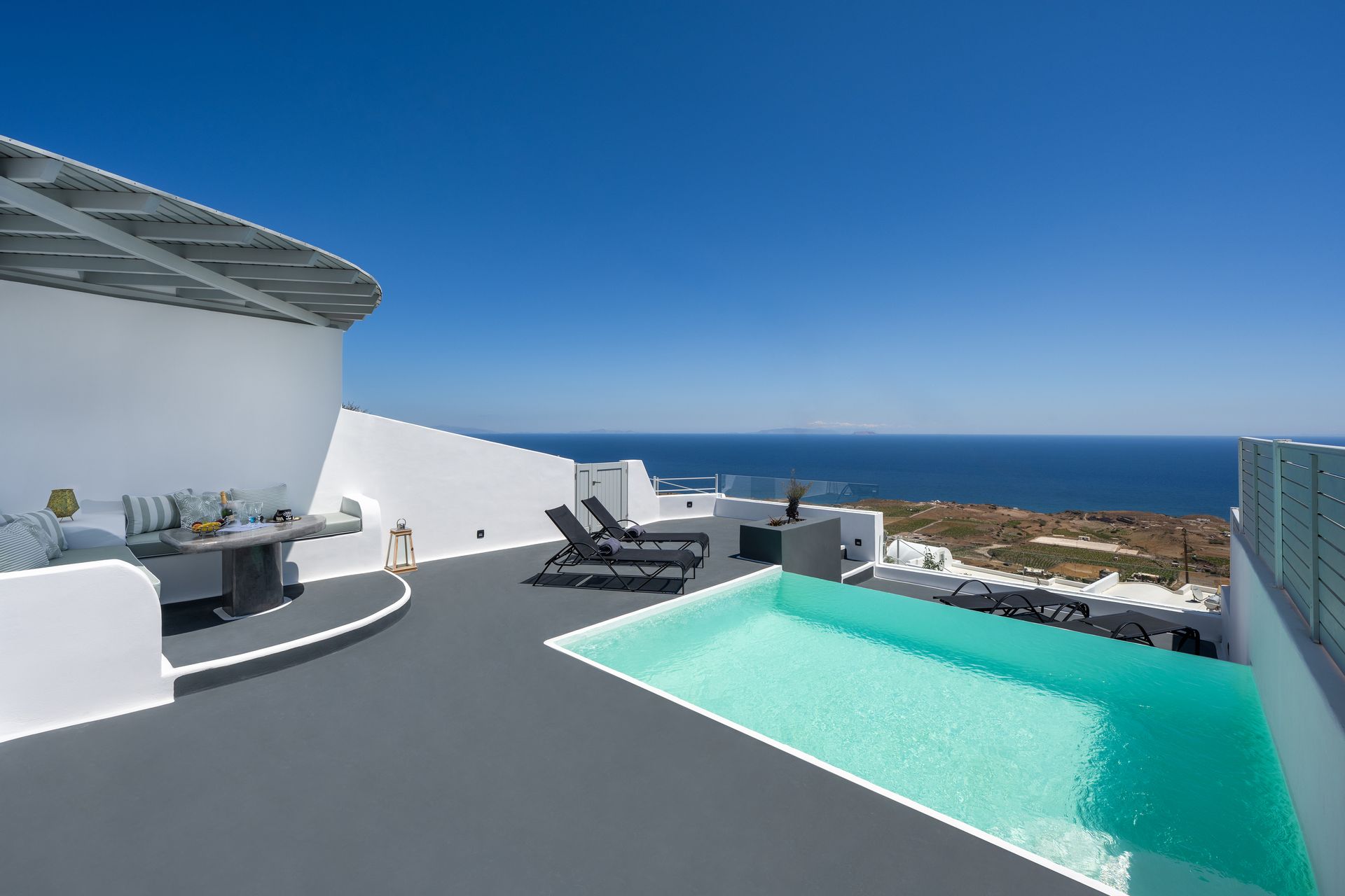 Superior Cave Suite with Private Pool &amp; Sea View | 2-3 Guests | 50-60sqm