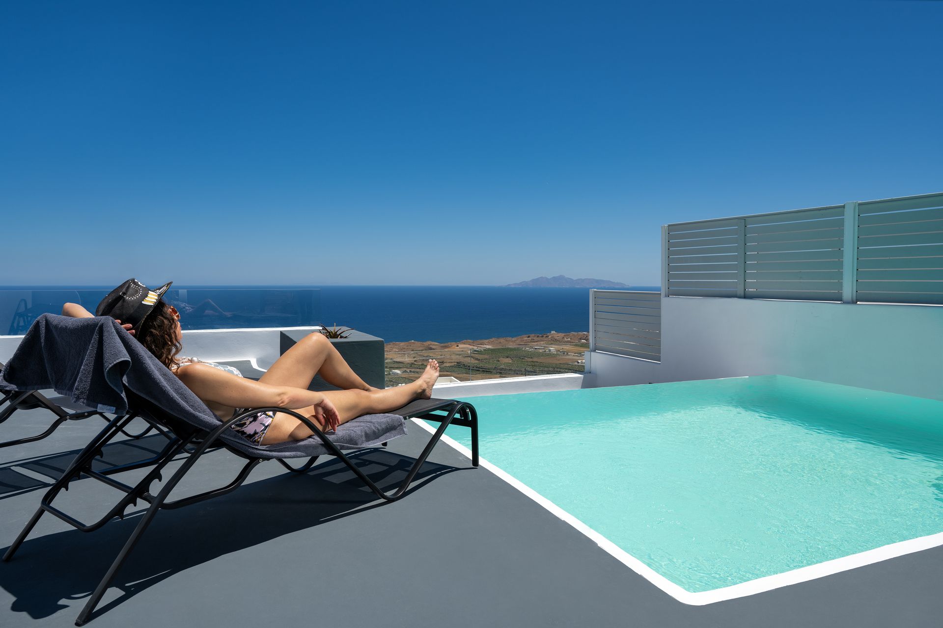 Superior Cave Suite with Private Pool &amp; Sea View | 2-3 Guests | 50-60sqm