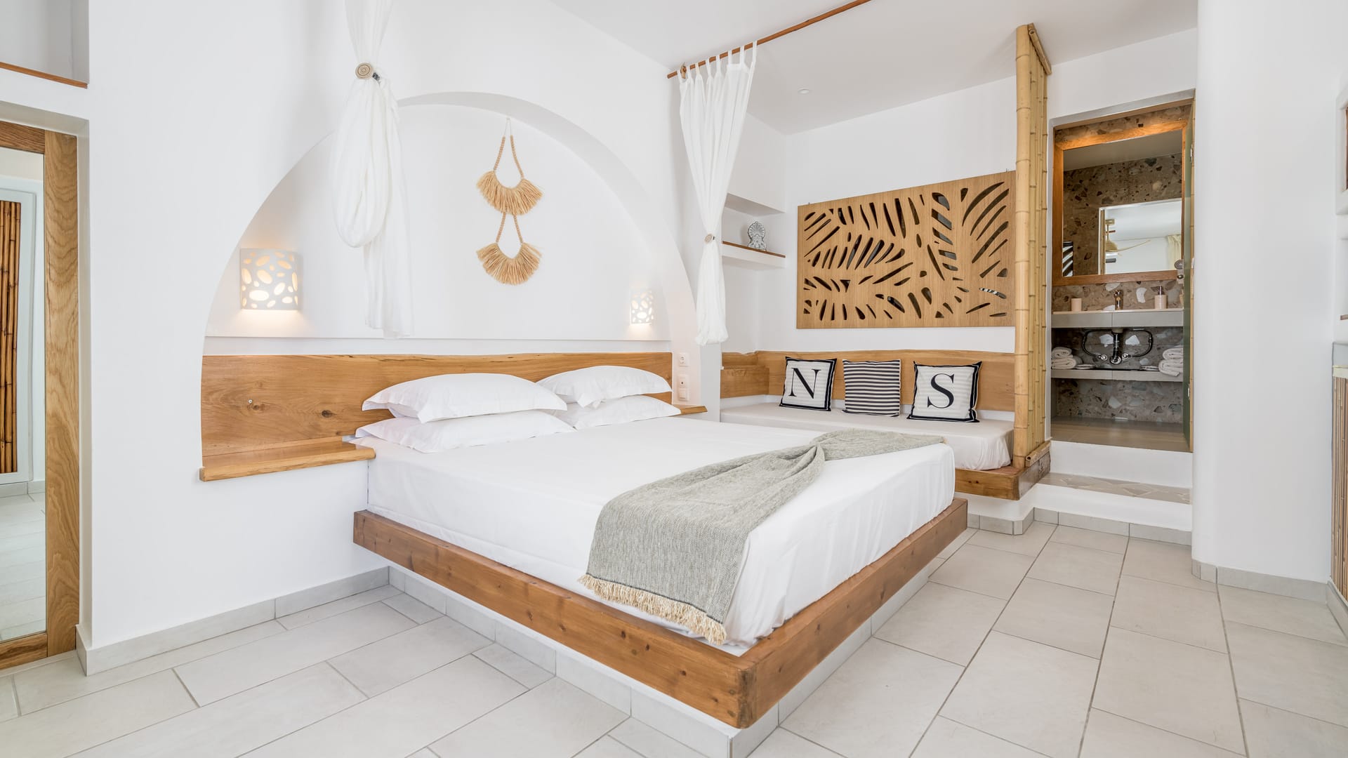 Ares - Ground Floor Room with Partial Sea View