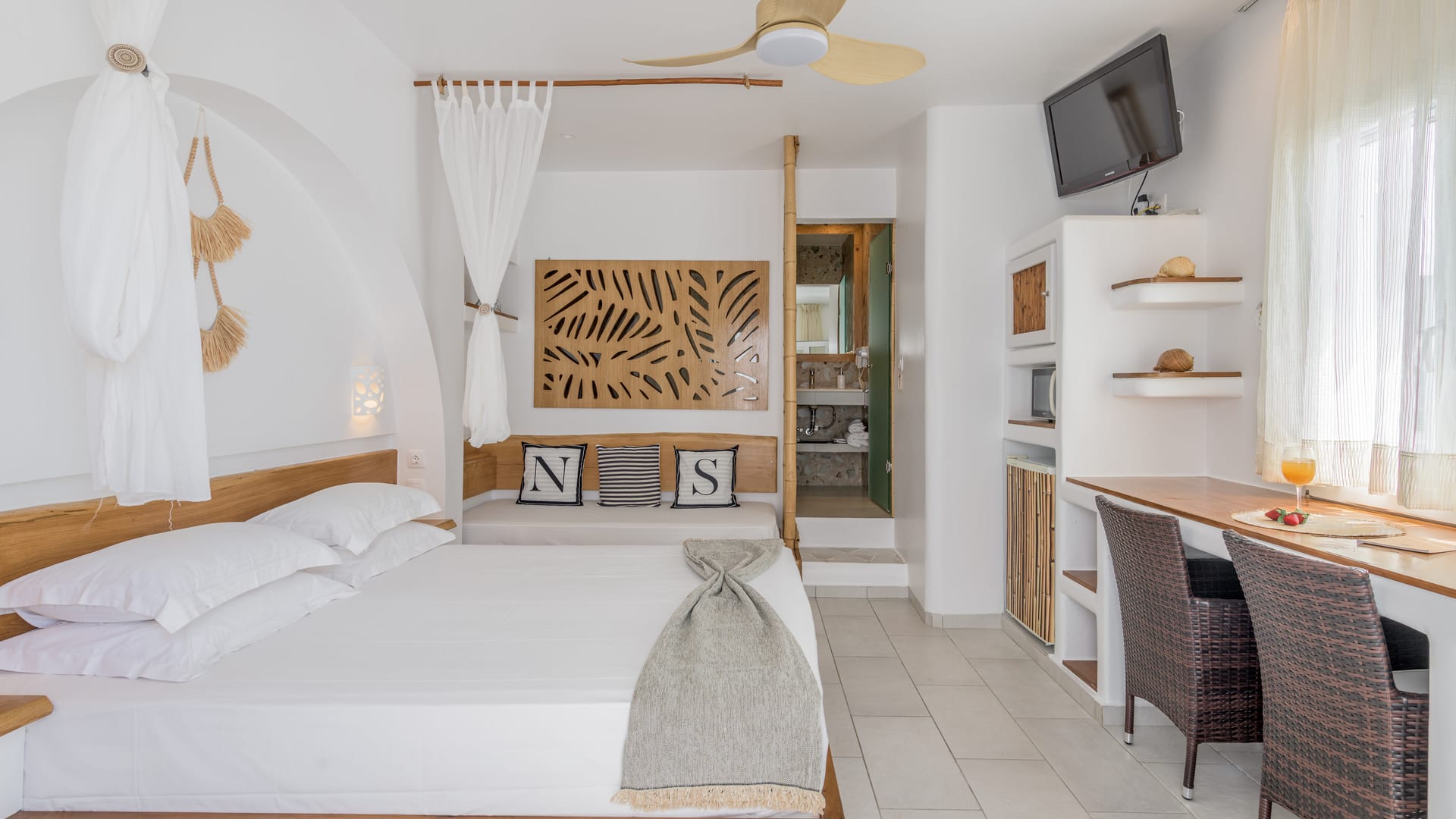 Ares - Ground Floor Room with Partial Sea View