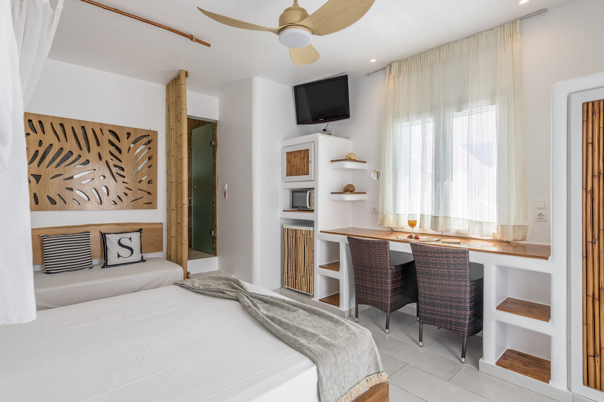 Ares - Ground Floor Room with Partial Sea View