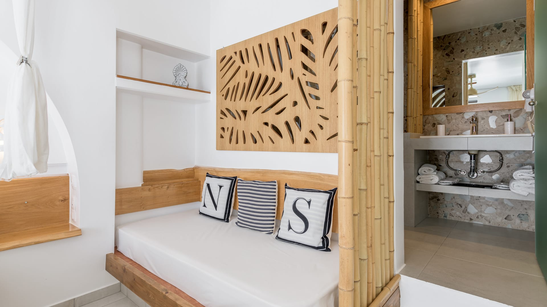 Ares - Ground Floor Room with Partial Sea View